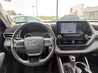 2022 Toyota Highlander Hybrid Platinum