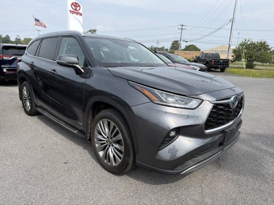2022 Toyota Highlander Hybrid Platinum