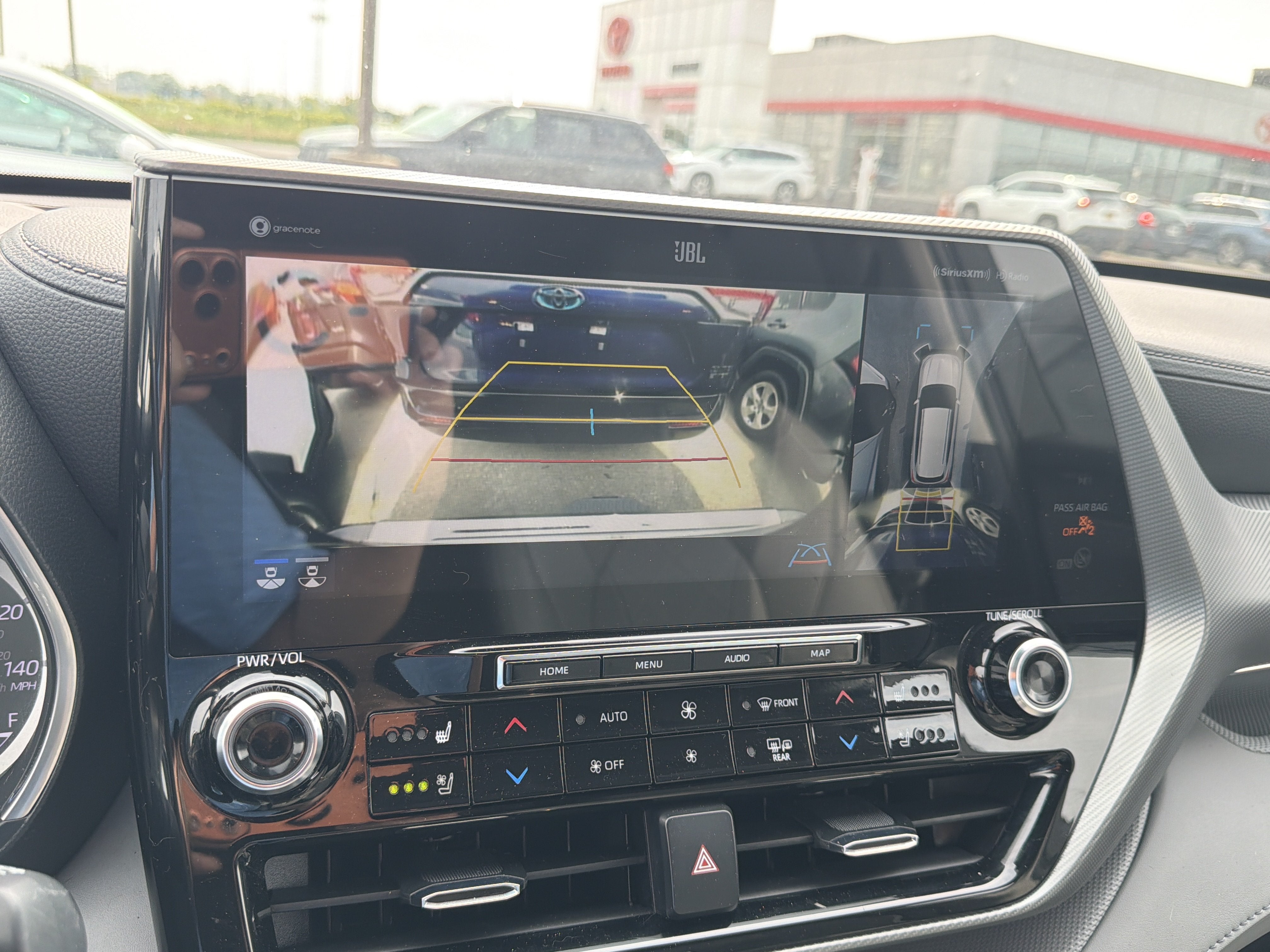 2022 Toyota Highlander Hybrid Platinum
