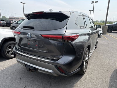 2022 Toyota Highlander Hybrid Platinum