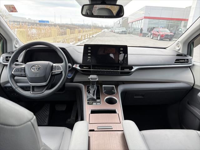 2022 Toyota Sienna XLE