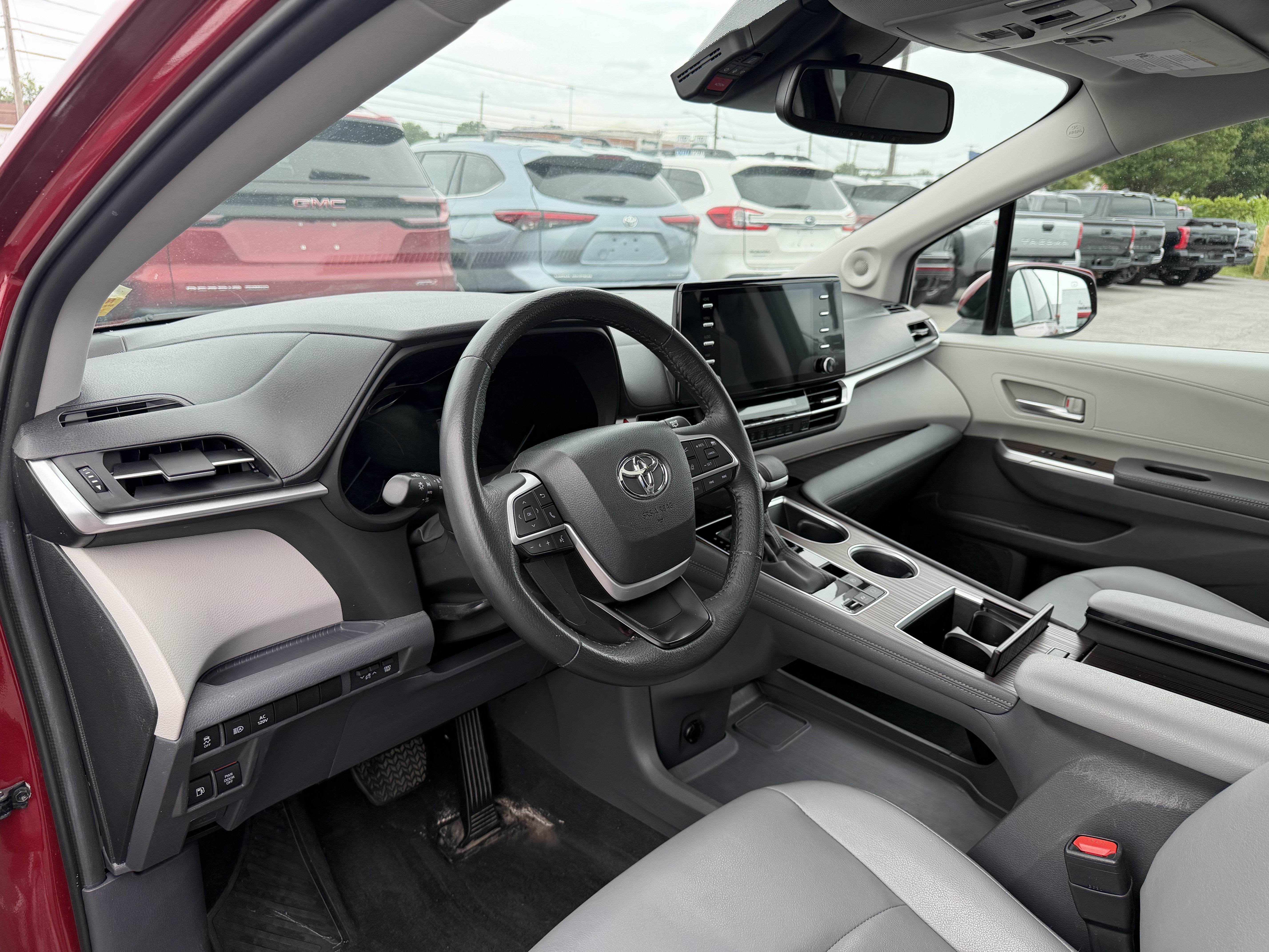 2024 Toyota Sienna XLE