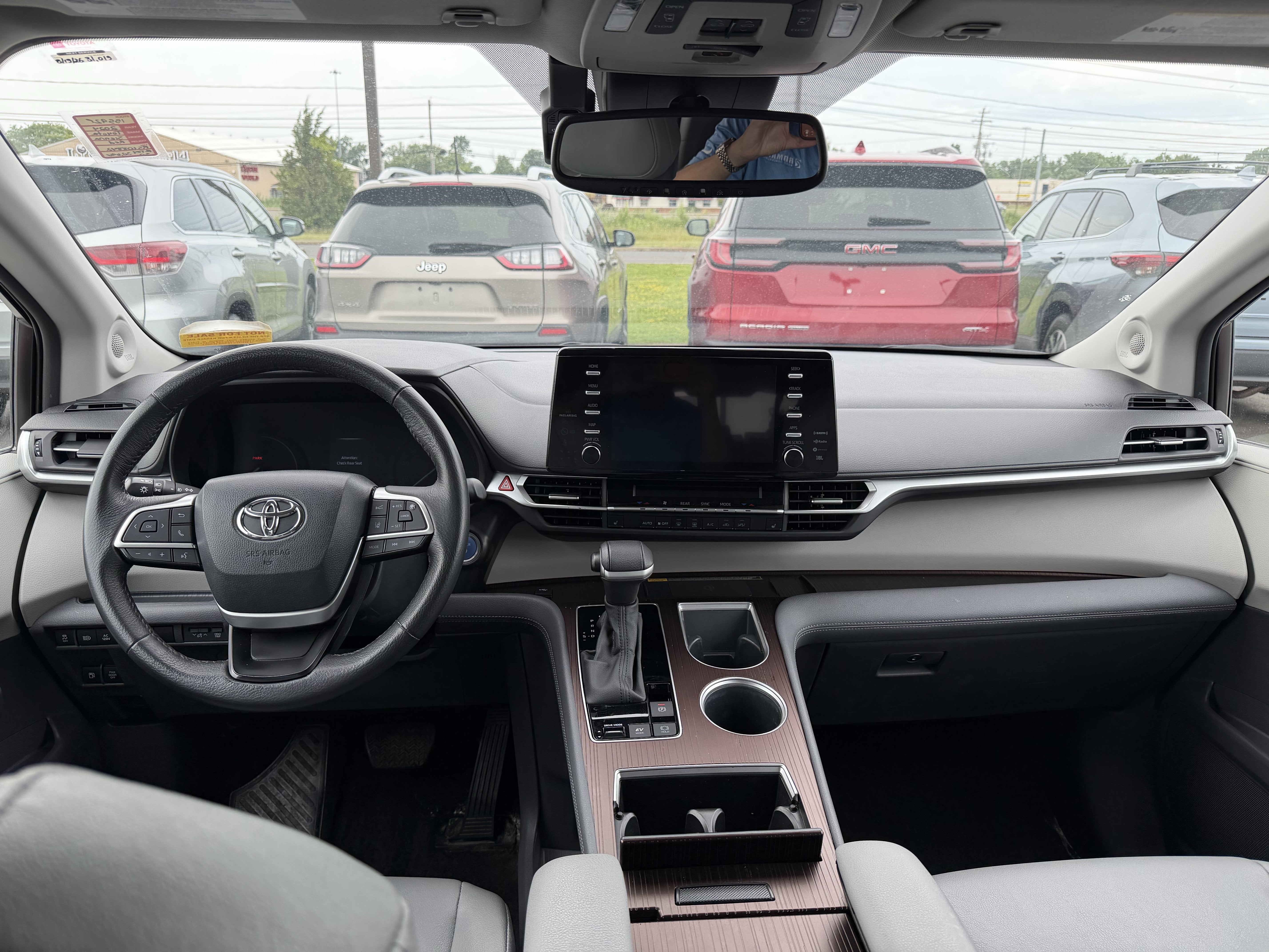 2024 Toyota Sienna XLE