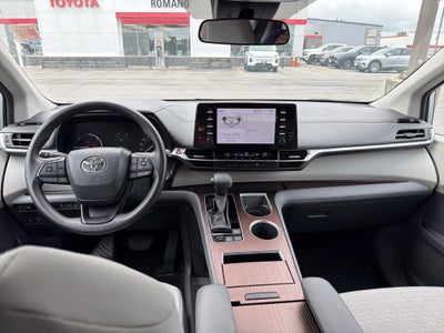2024 Toyota Sienna LE