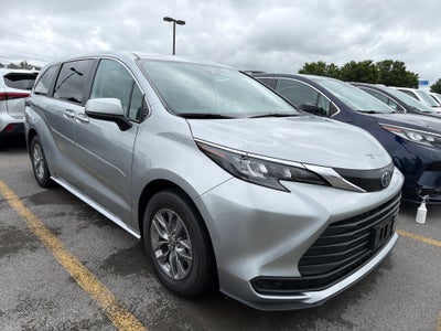2024 Toyota Sienna LE