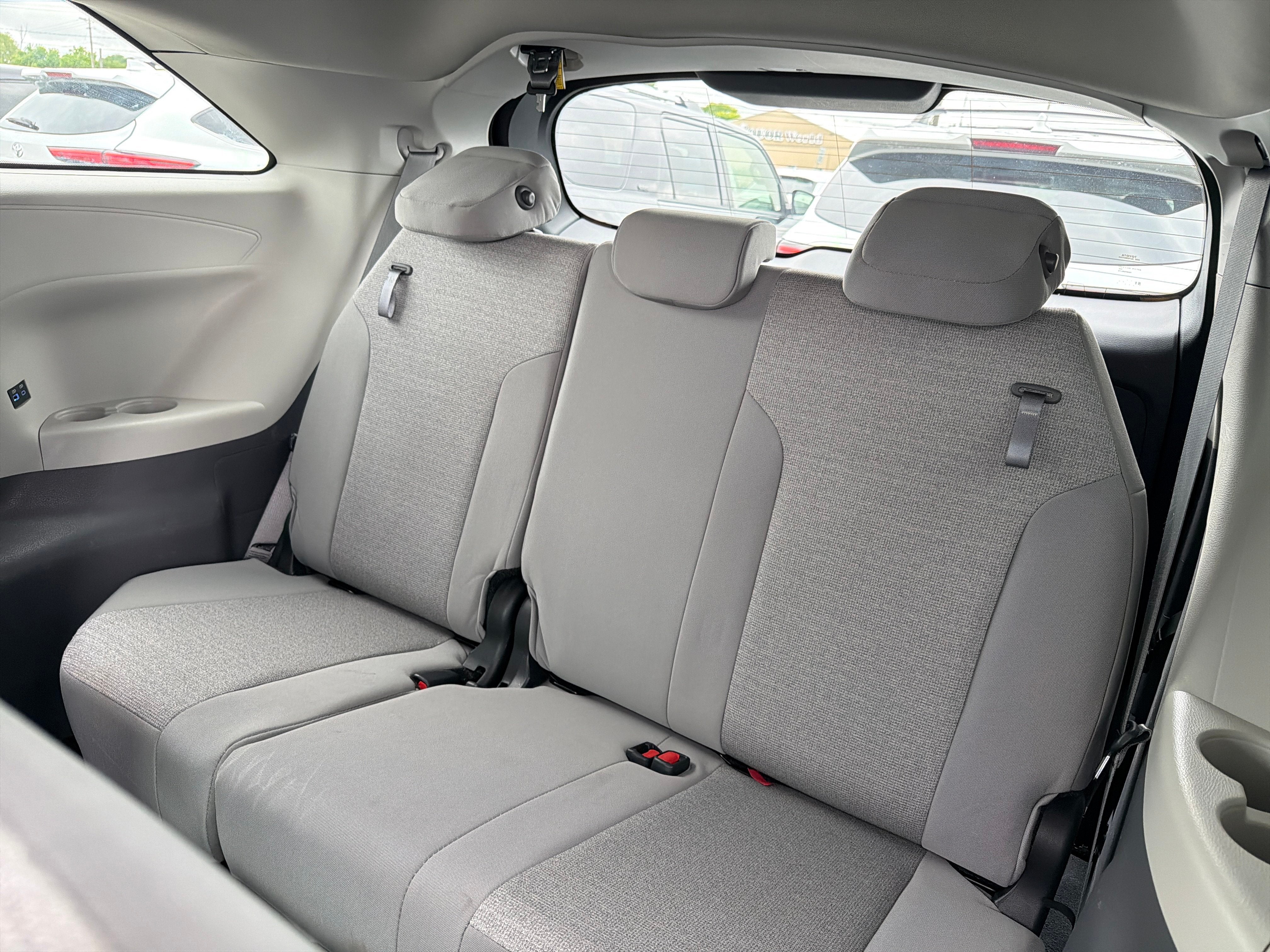 2024 Toyota Sienna LE