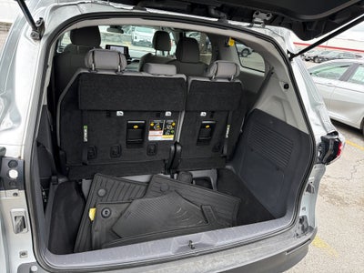2024 Toyota Sienna LE