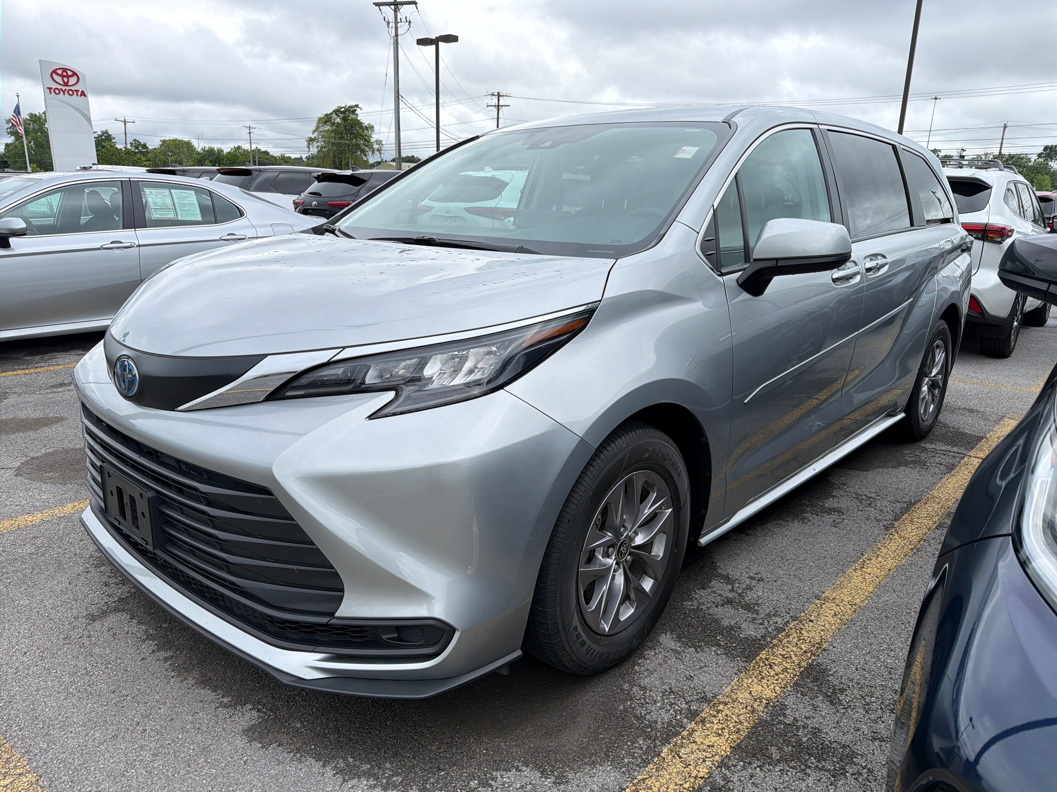 2024 Toyota Sienna LE