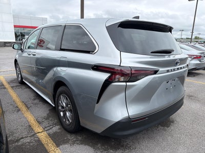 2024 Toyota Sienna LE