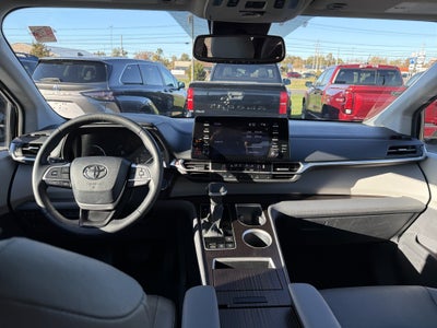 2023 Toyota Sienna XLE