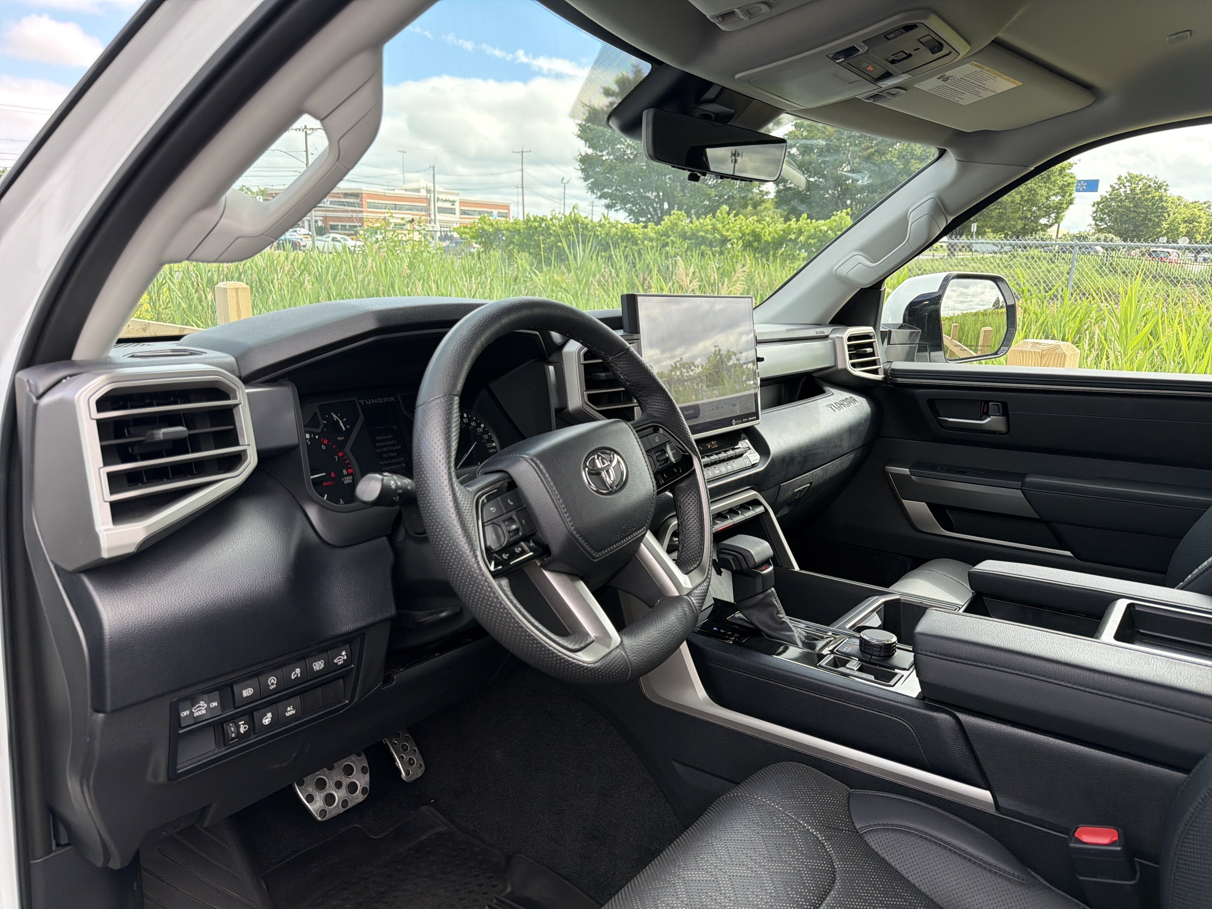 2023 Toyota Tundra 4WD SR5