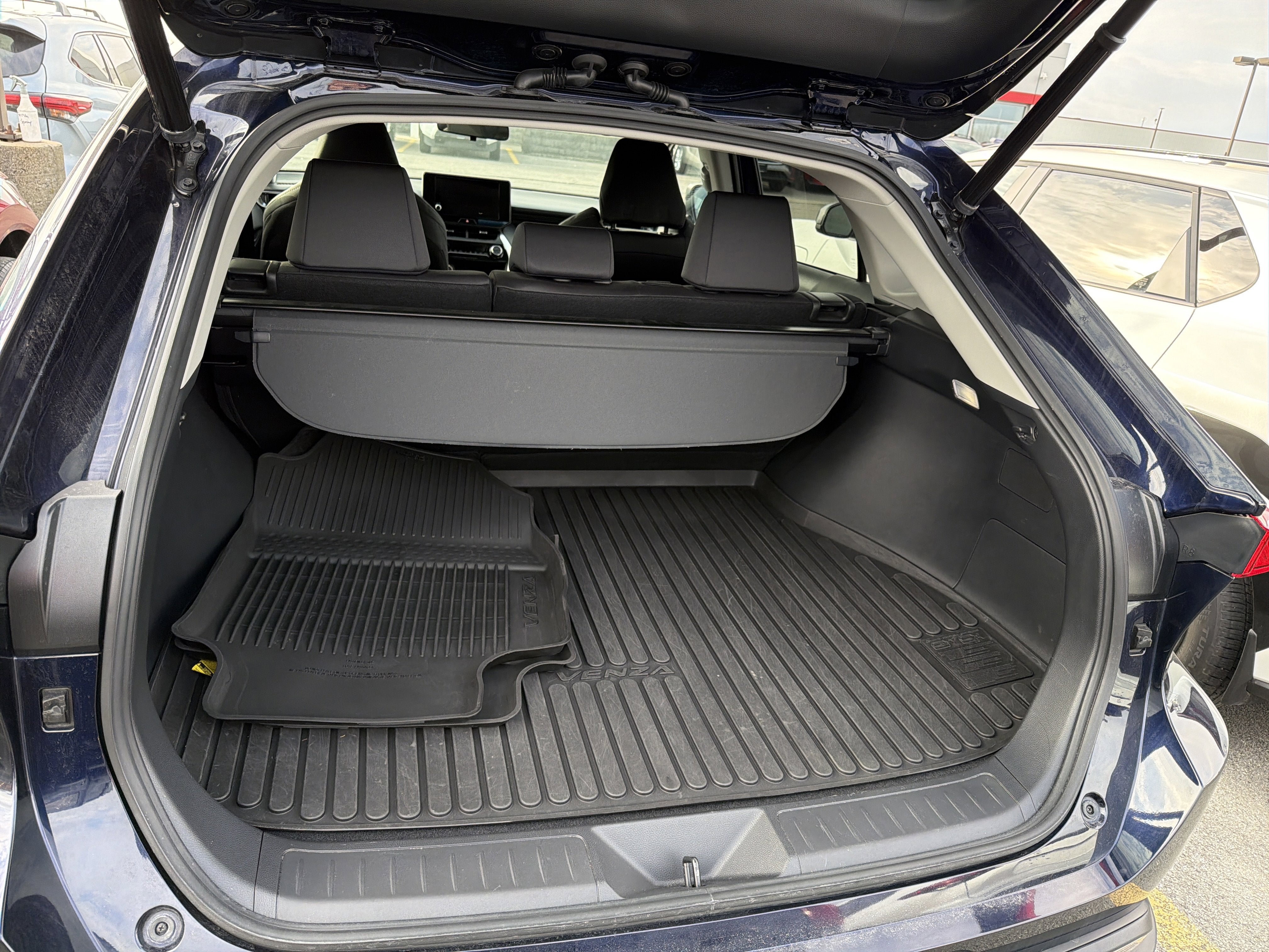 2023 Toyota Venza LE