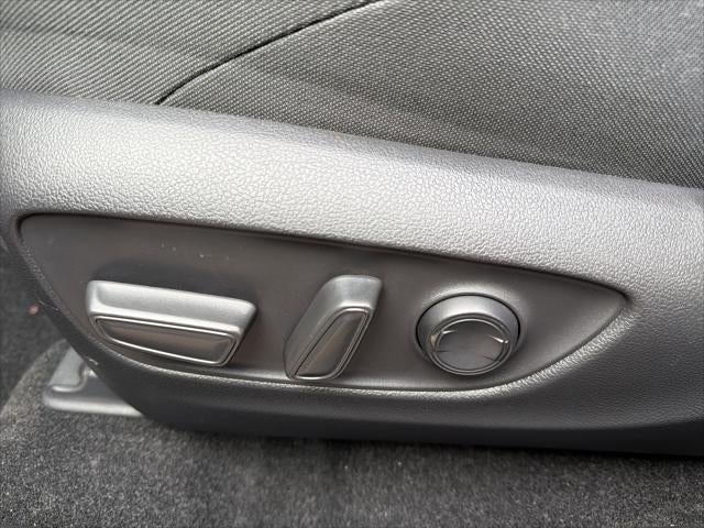 2023 Toyota Venza LE