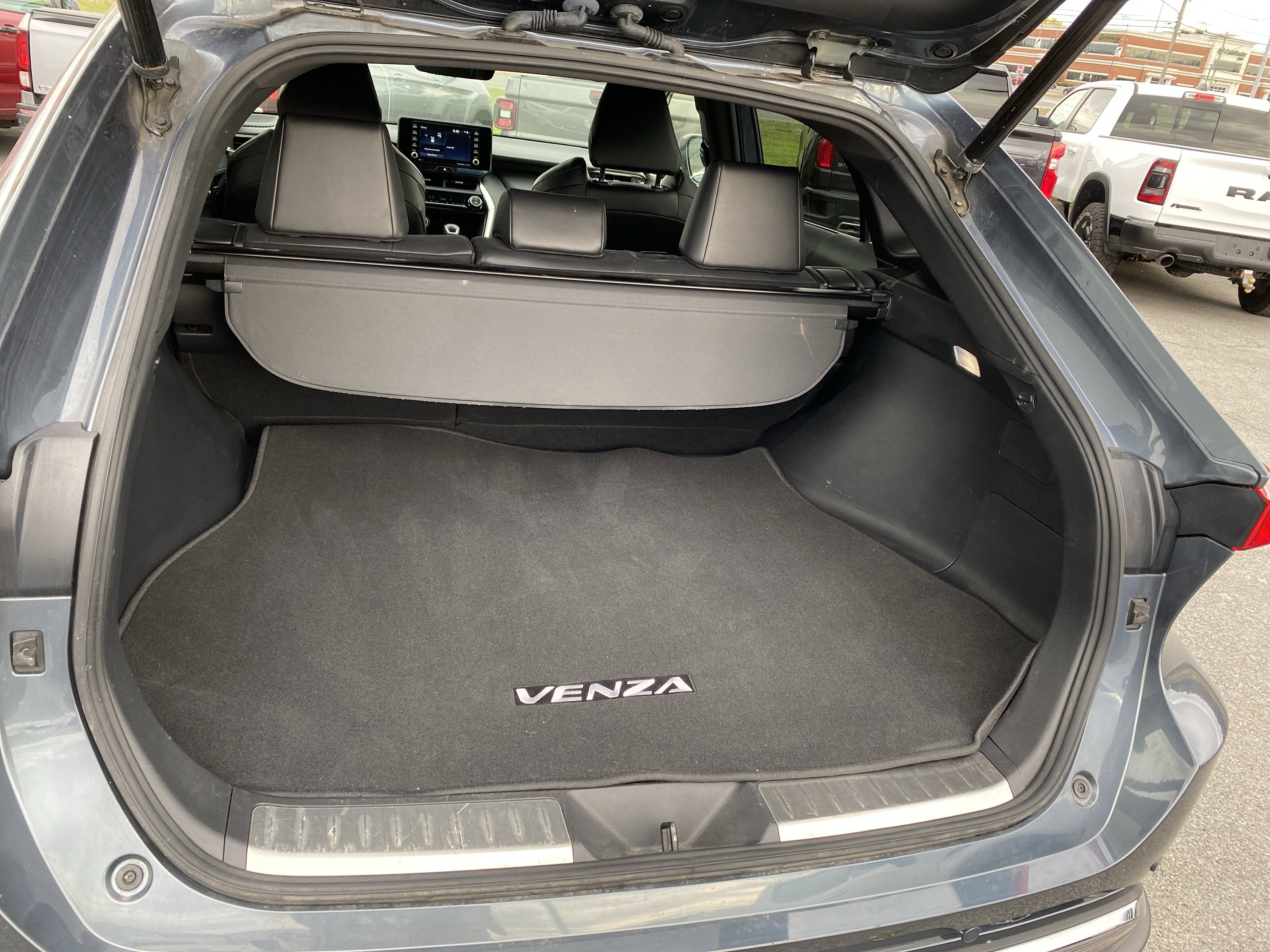 2022 Toyota Venza XLE