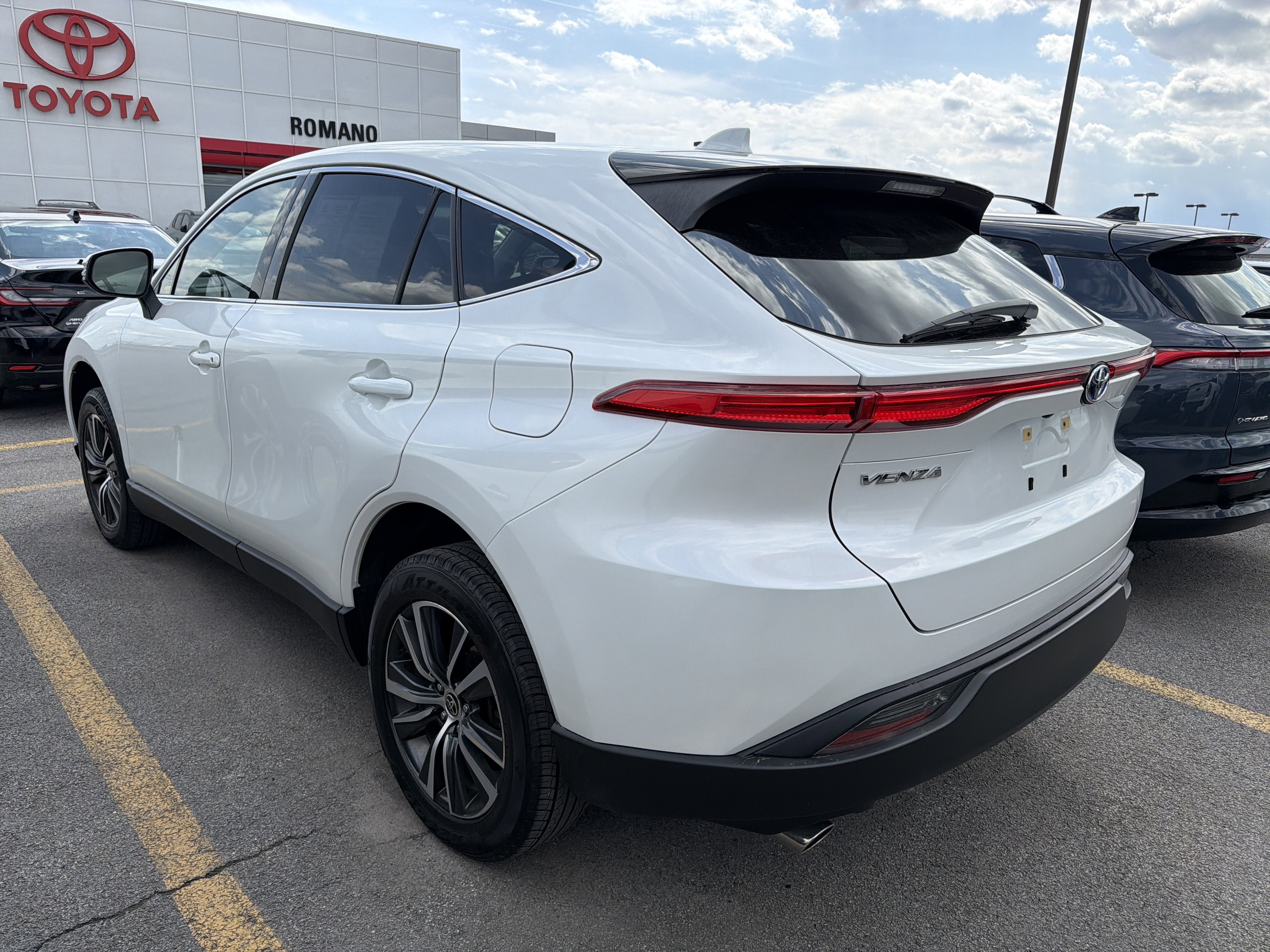 2023 Toyota Venza LE