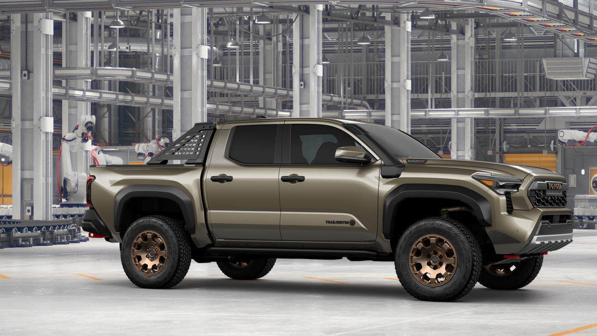 2026 Toyota Tacoma i-FORCE MAX Tacoma Trailhunter