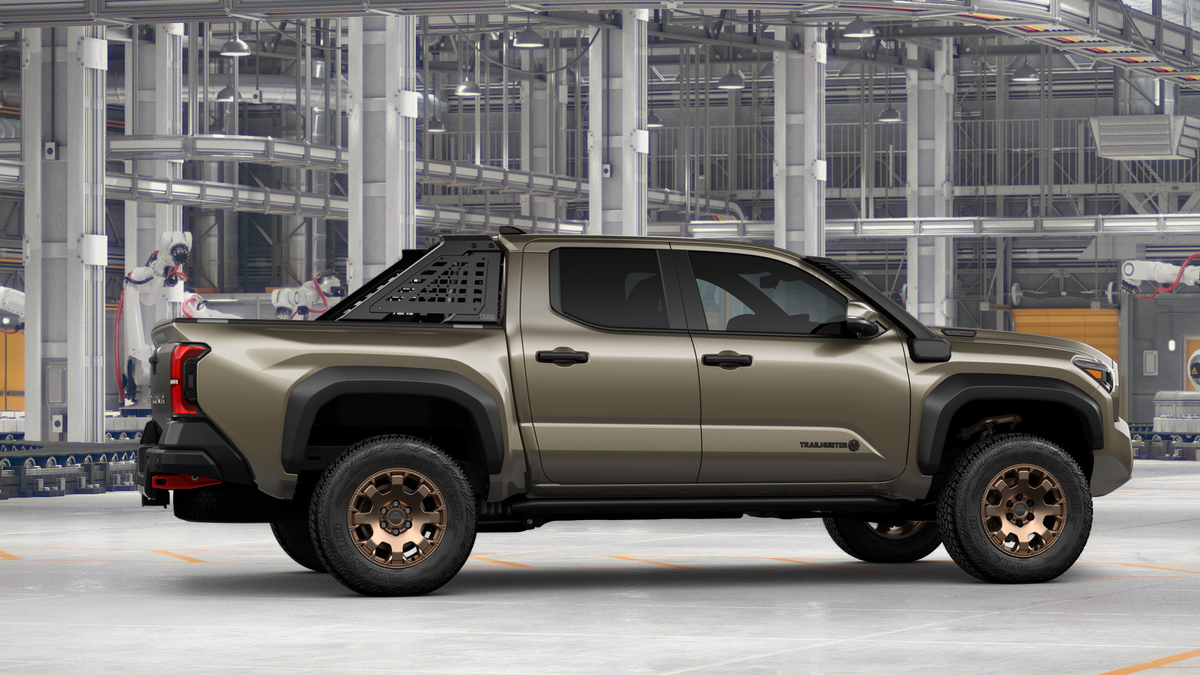 2026 Toyota Tacoma i-FORCE MAX Tacoma Trailhunter