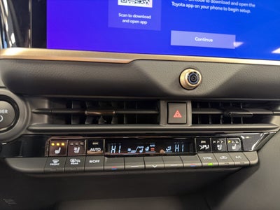 2025 Toyota Toyota Crown Signia XLE