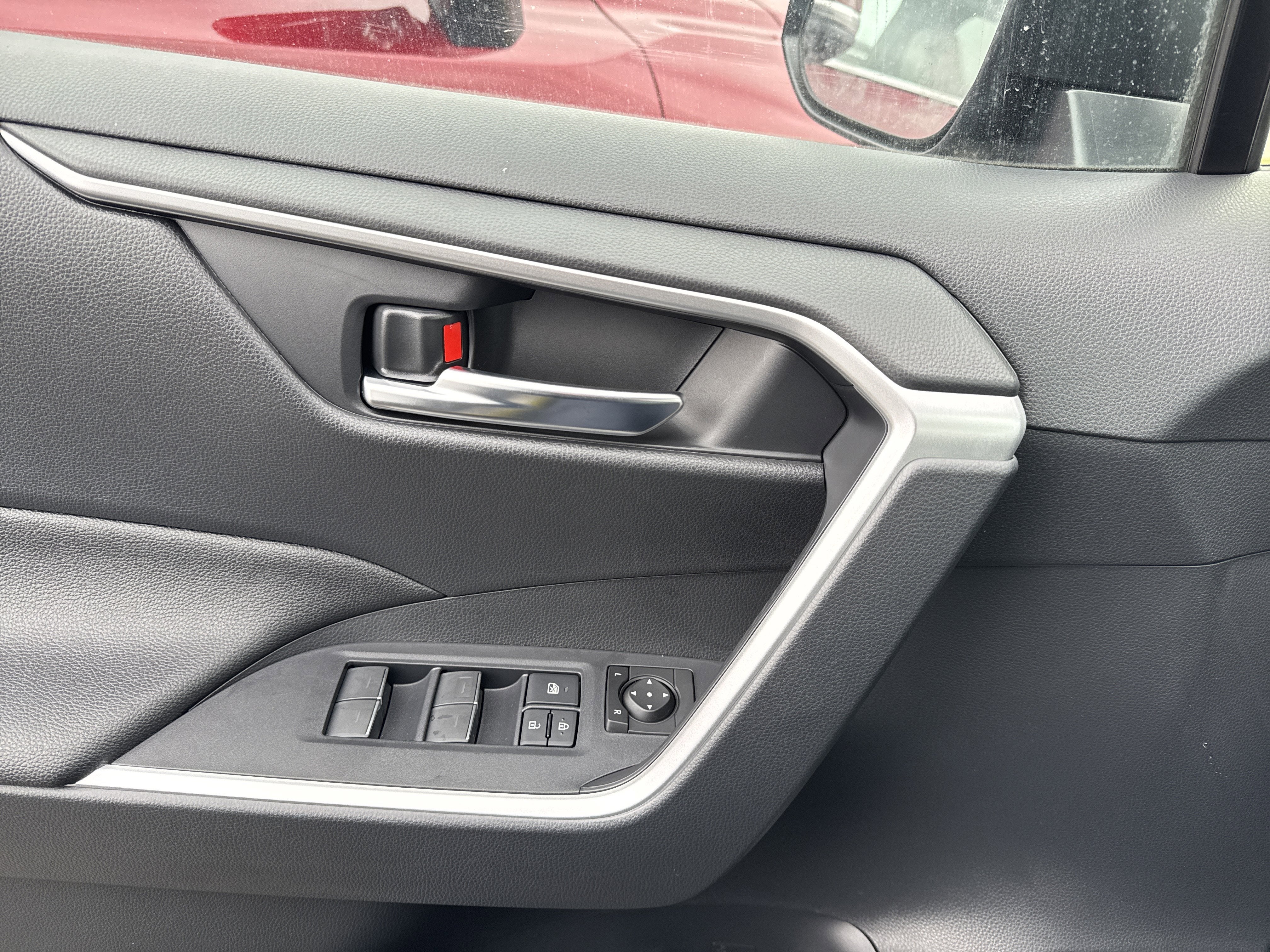 2025 Toyota RAV4 Plug-in Hybrid SE