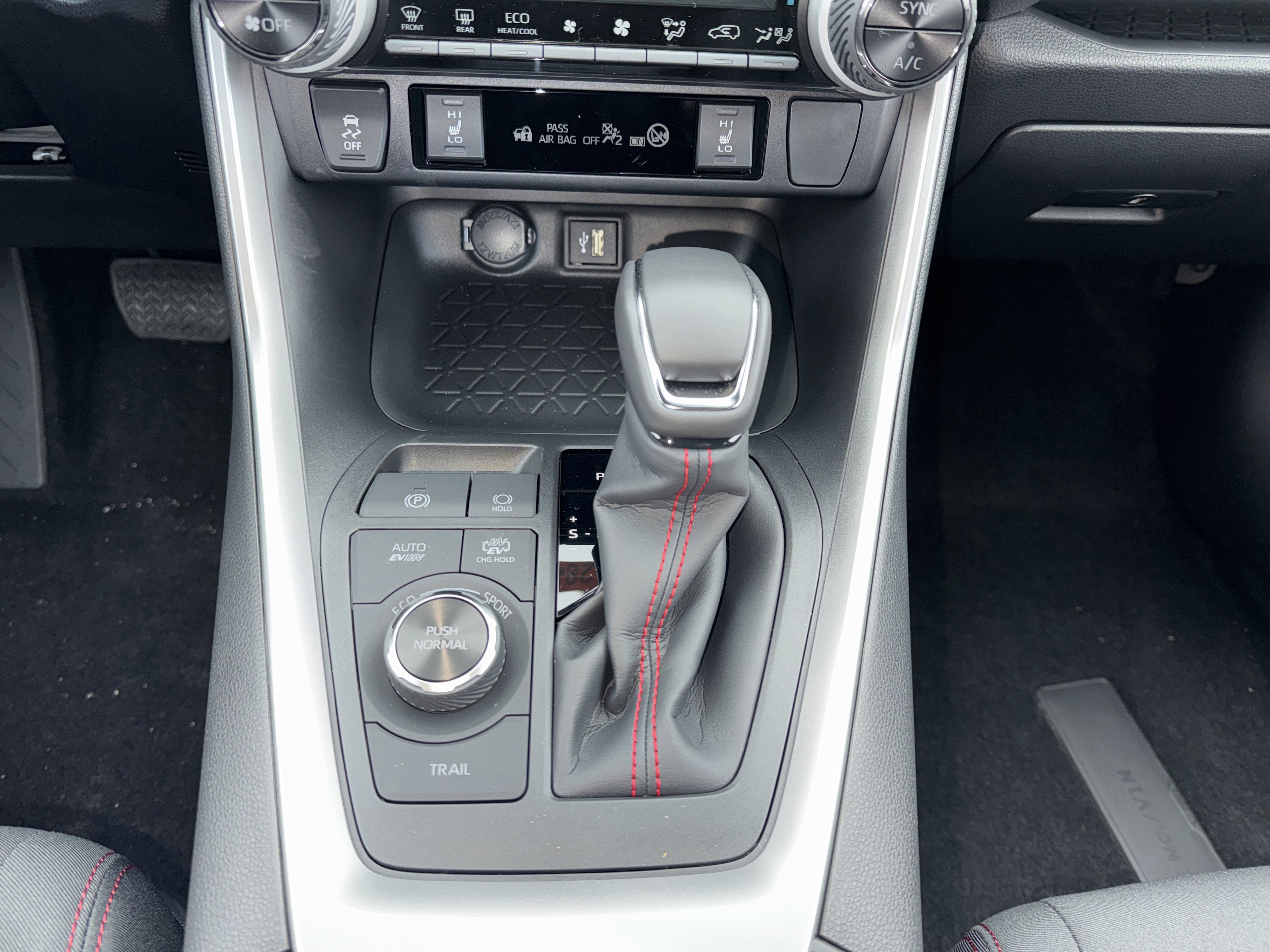 2025 Toyota RAV4 Plug-in Hybrid SE