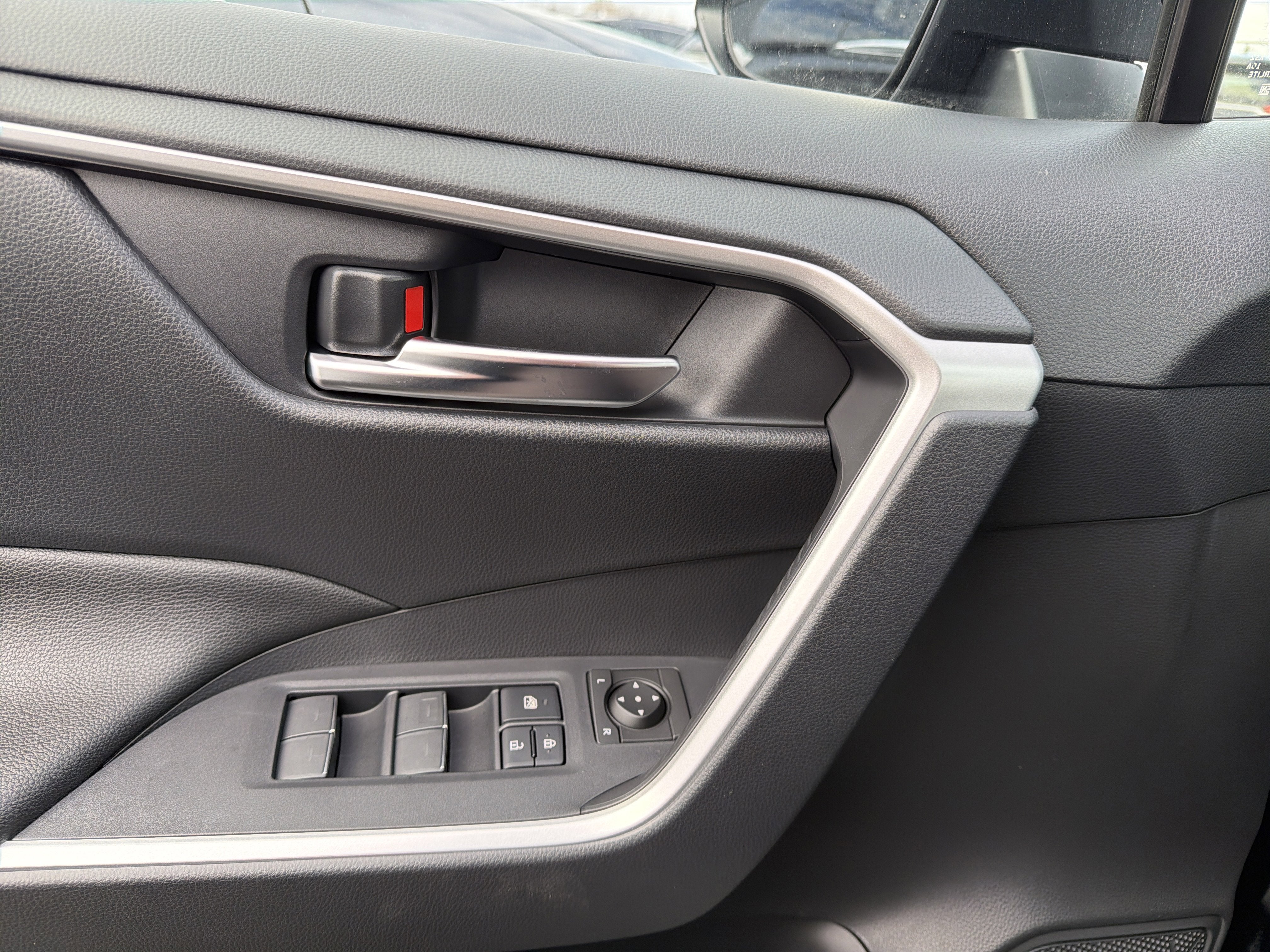 2025 Toyota RAV4 Plug-in Hybrid SE