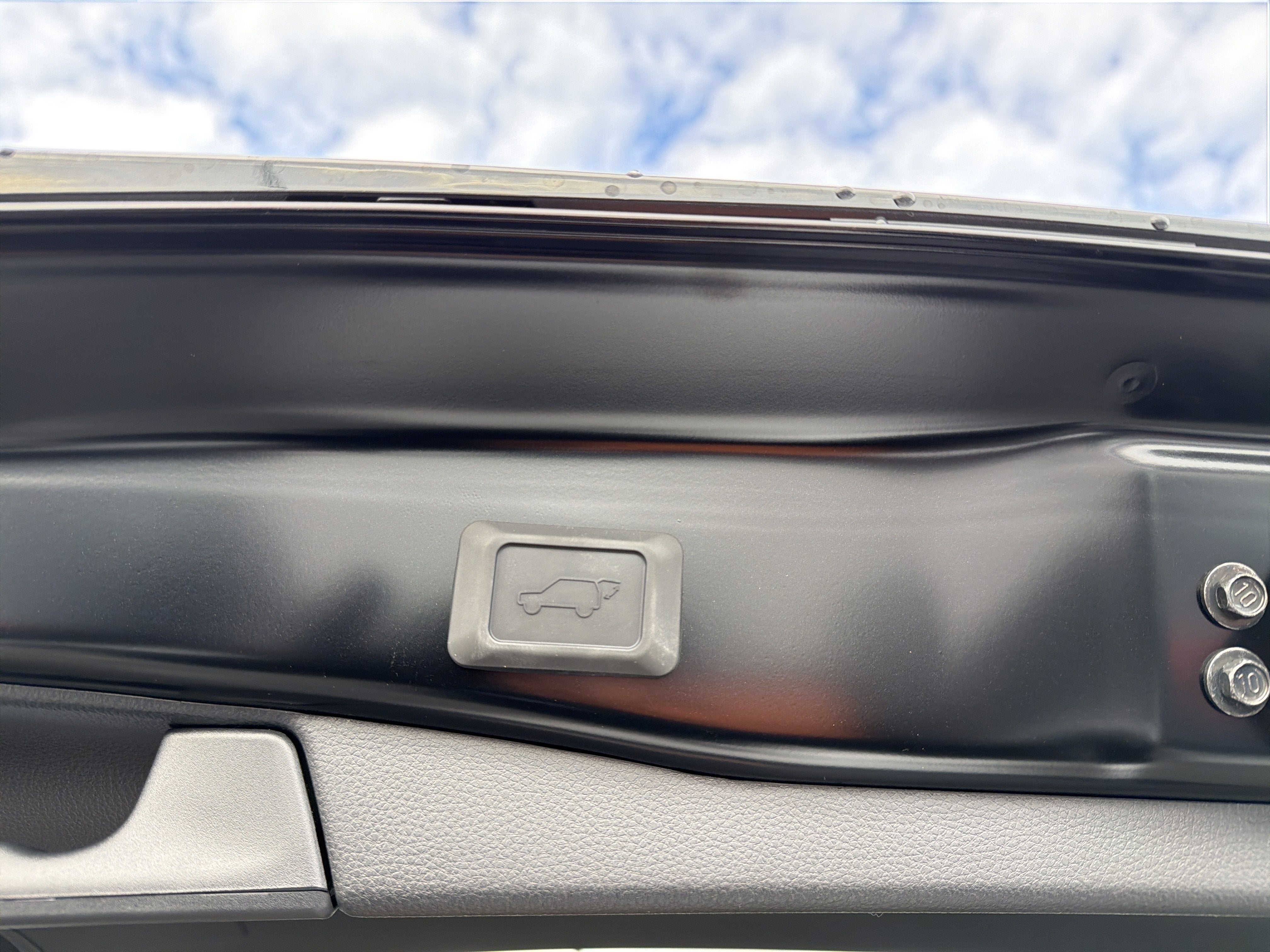 2025 Toyota RAV4 Plug-in Hybrid SE