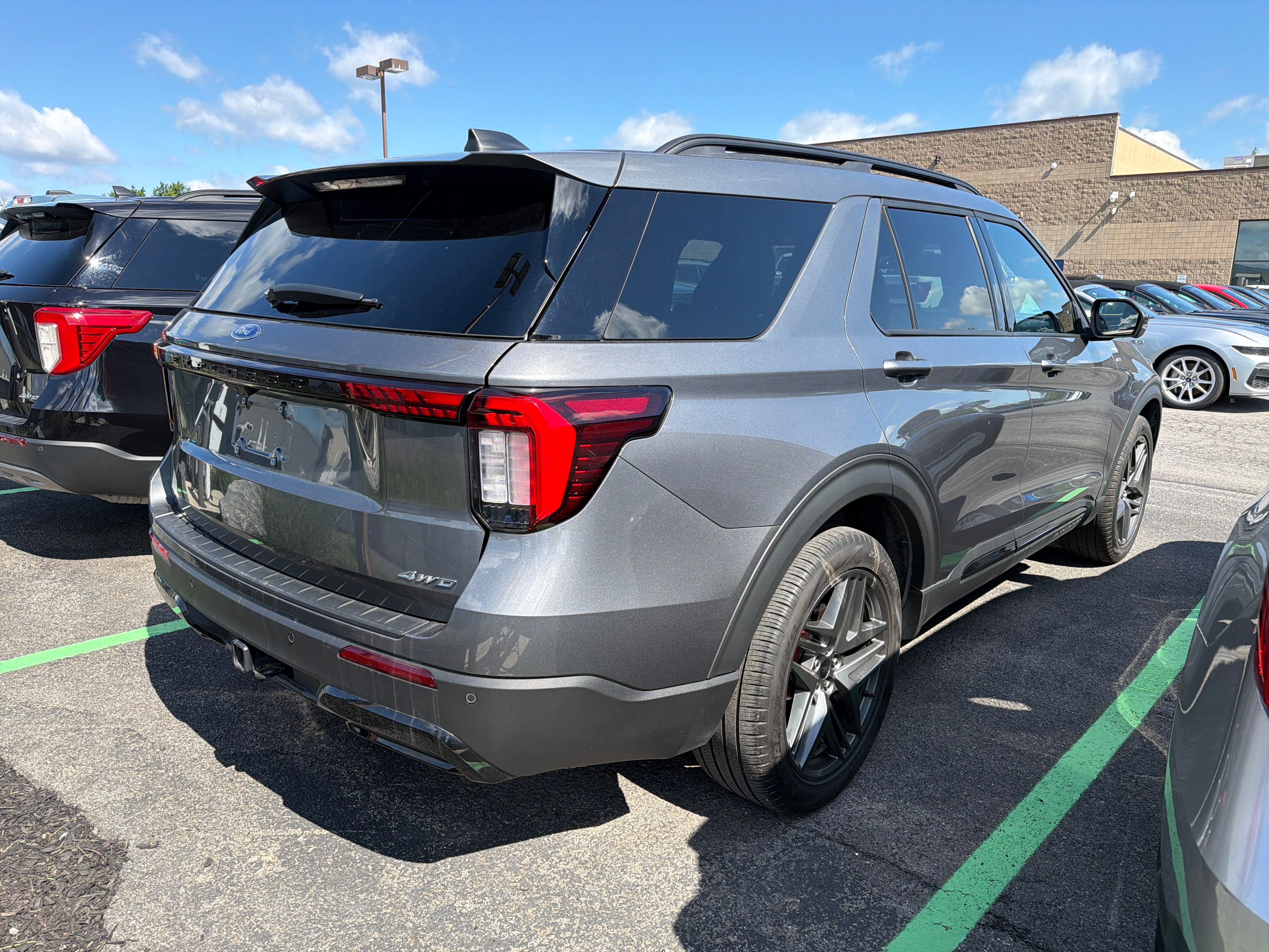 2025 Ford Explorer ST-Line