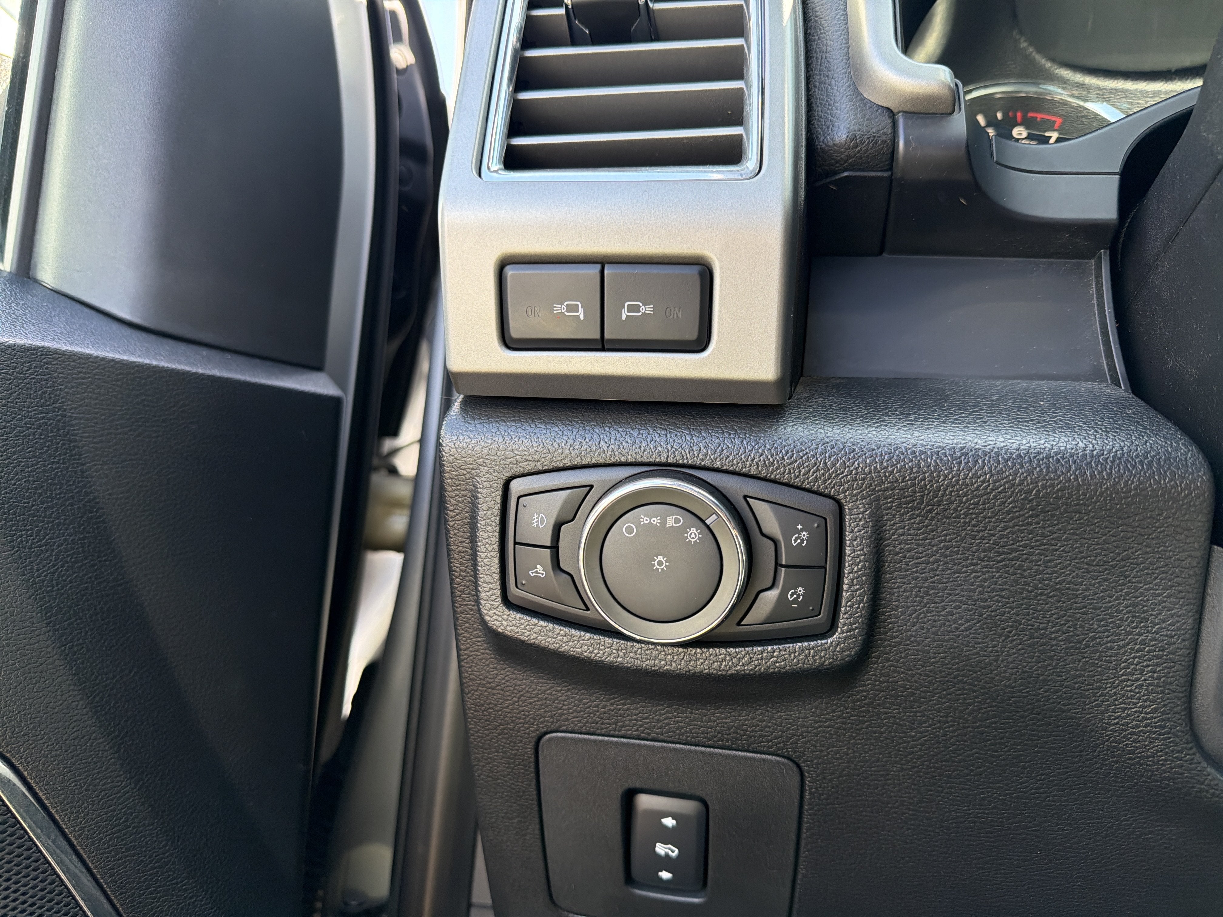 2016 Ford F-150 Base