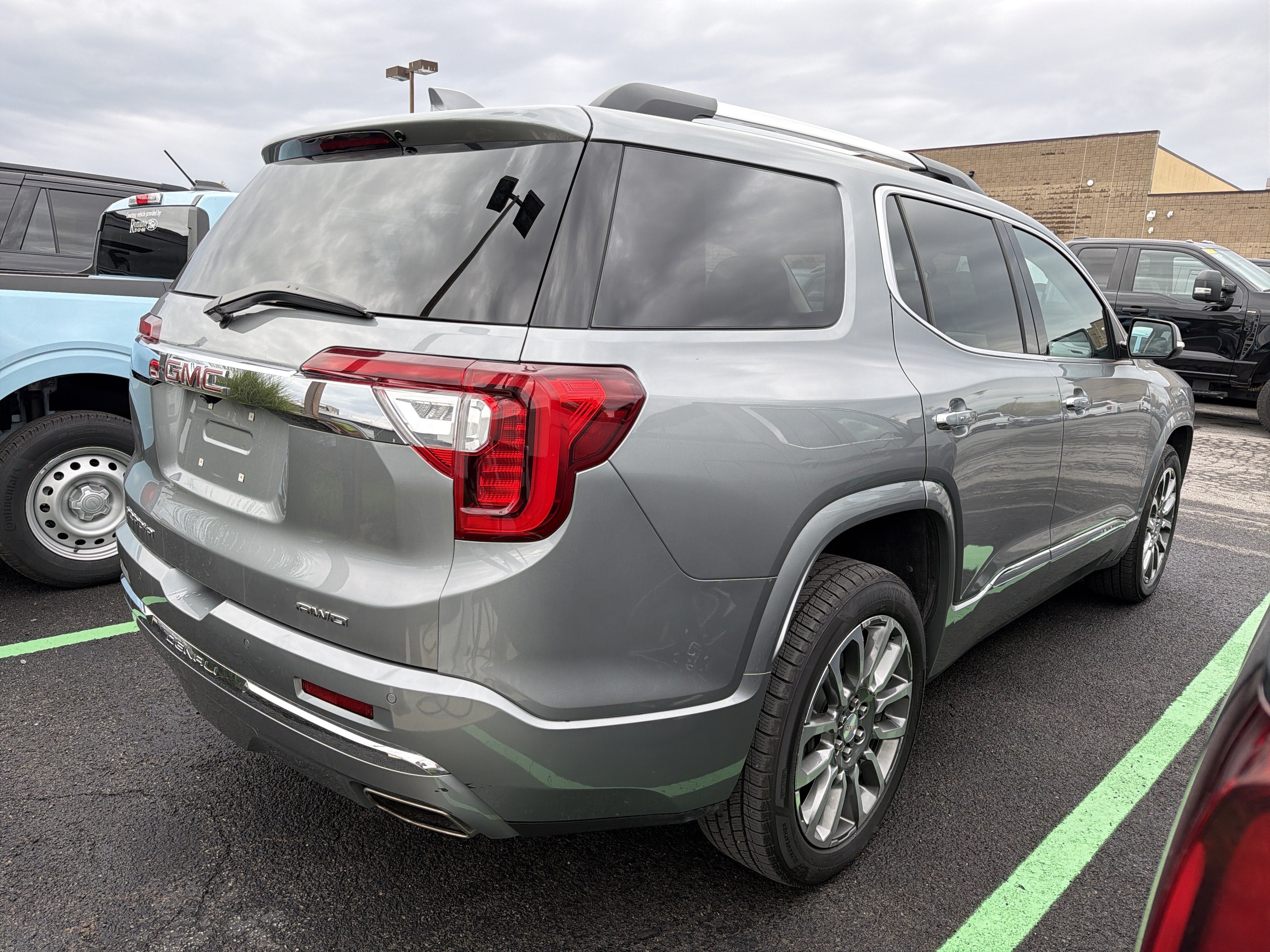 2023 GMC Acadia Denali