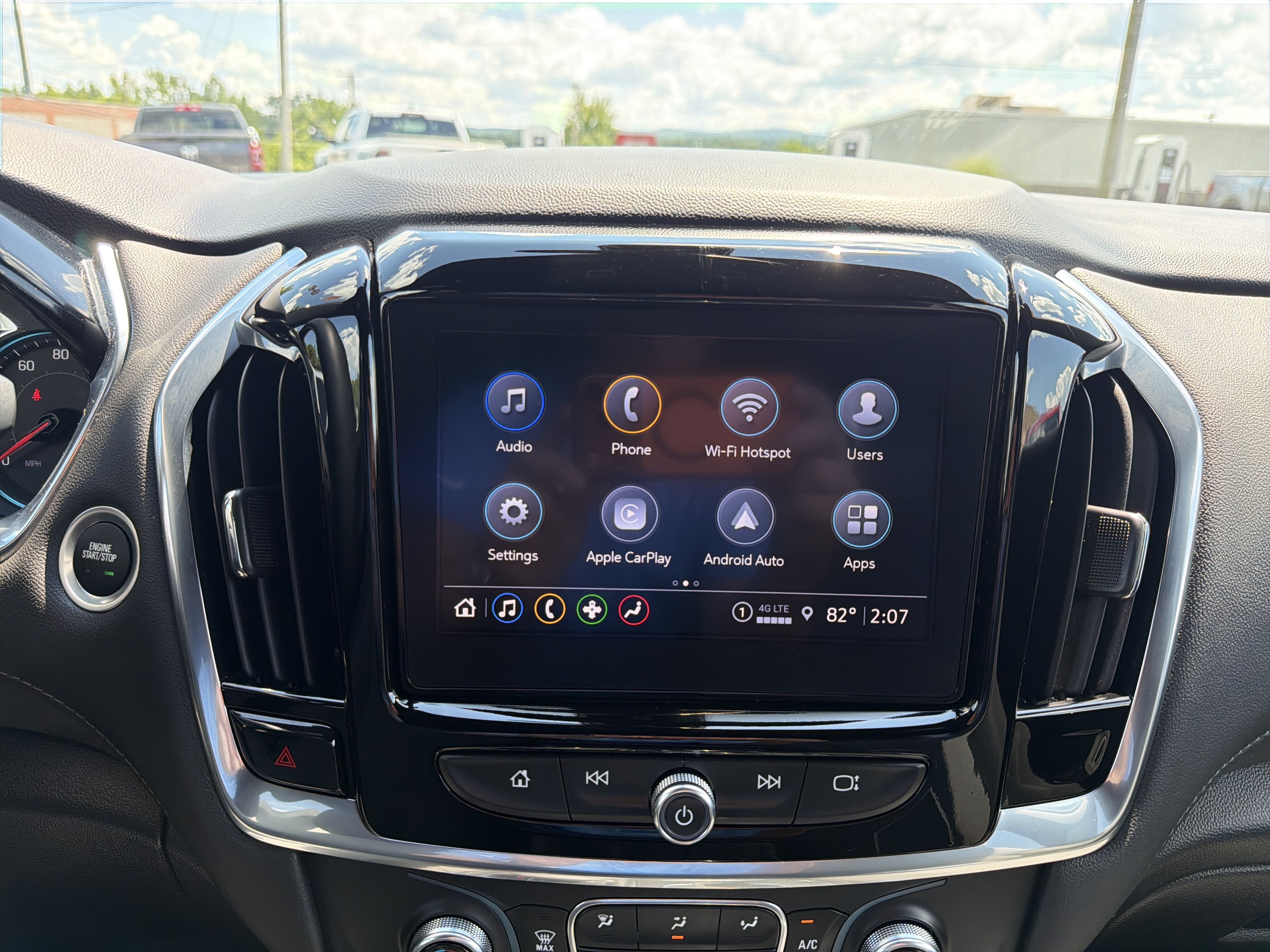 2023 Chevrolet Traverse LT Cloth