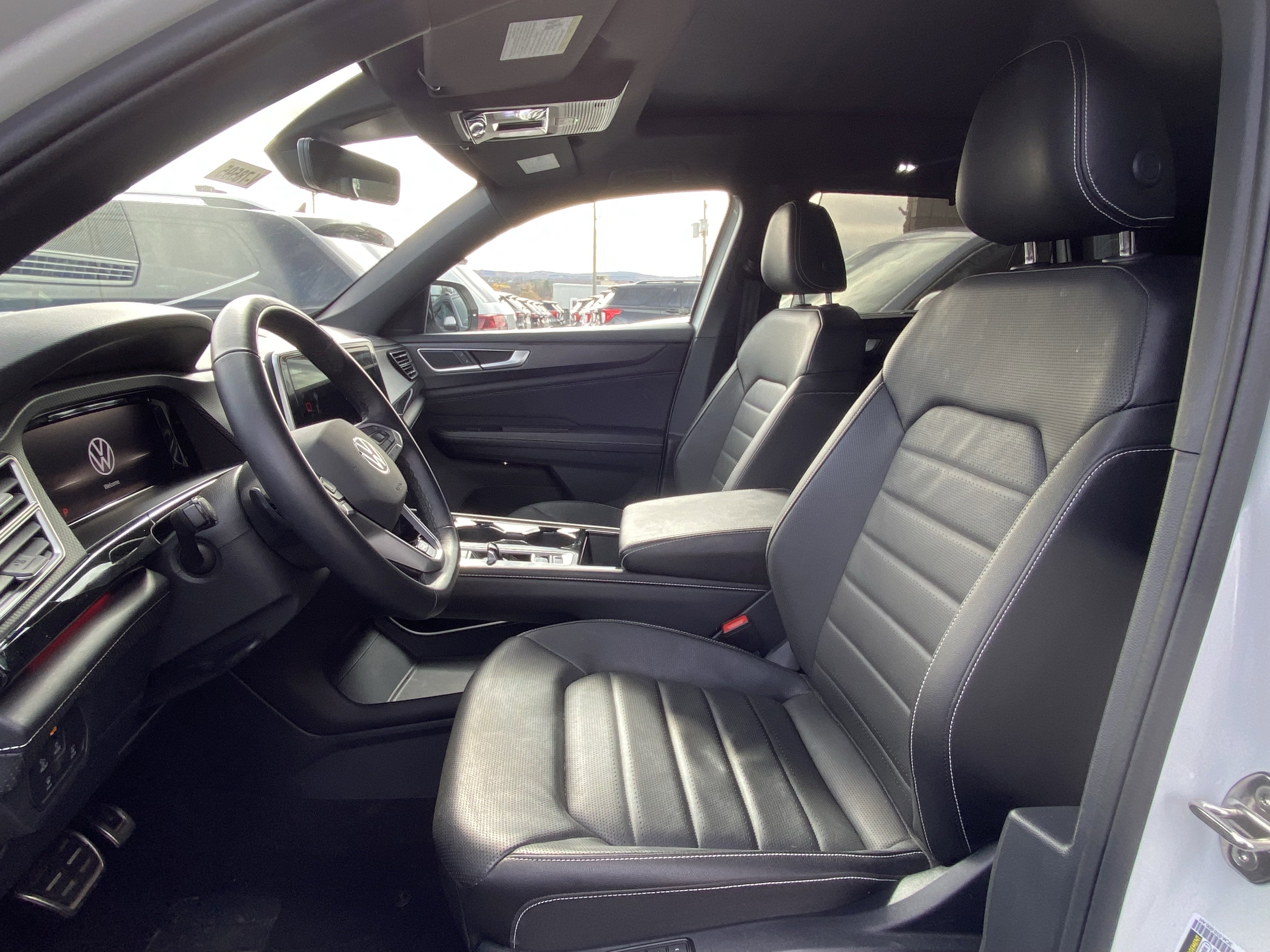 2025 Volkswagen Atlas Cross Sport 2.0T SEL R-Line Black