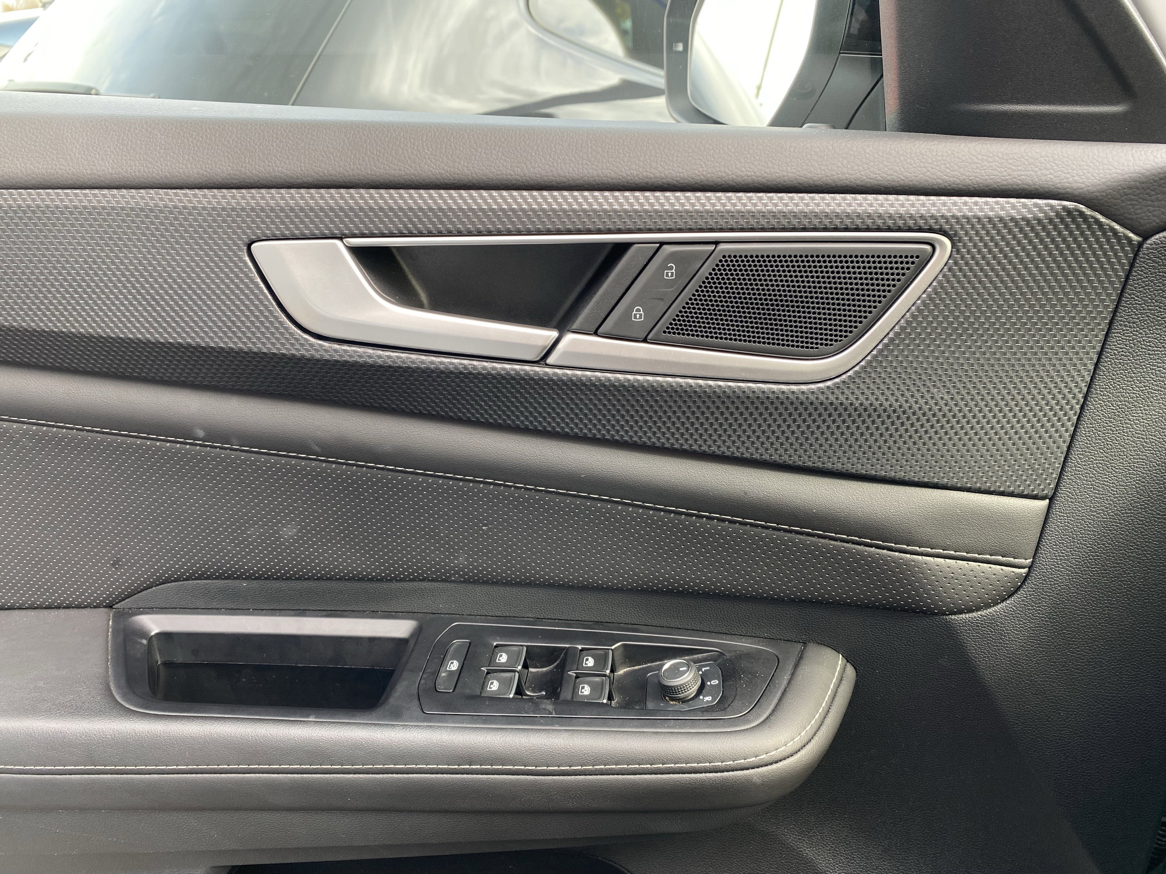 2025 Volkswagen Atlas Cross Sport 2.0T SEL R-Line Black