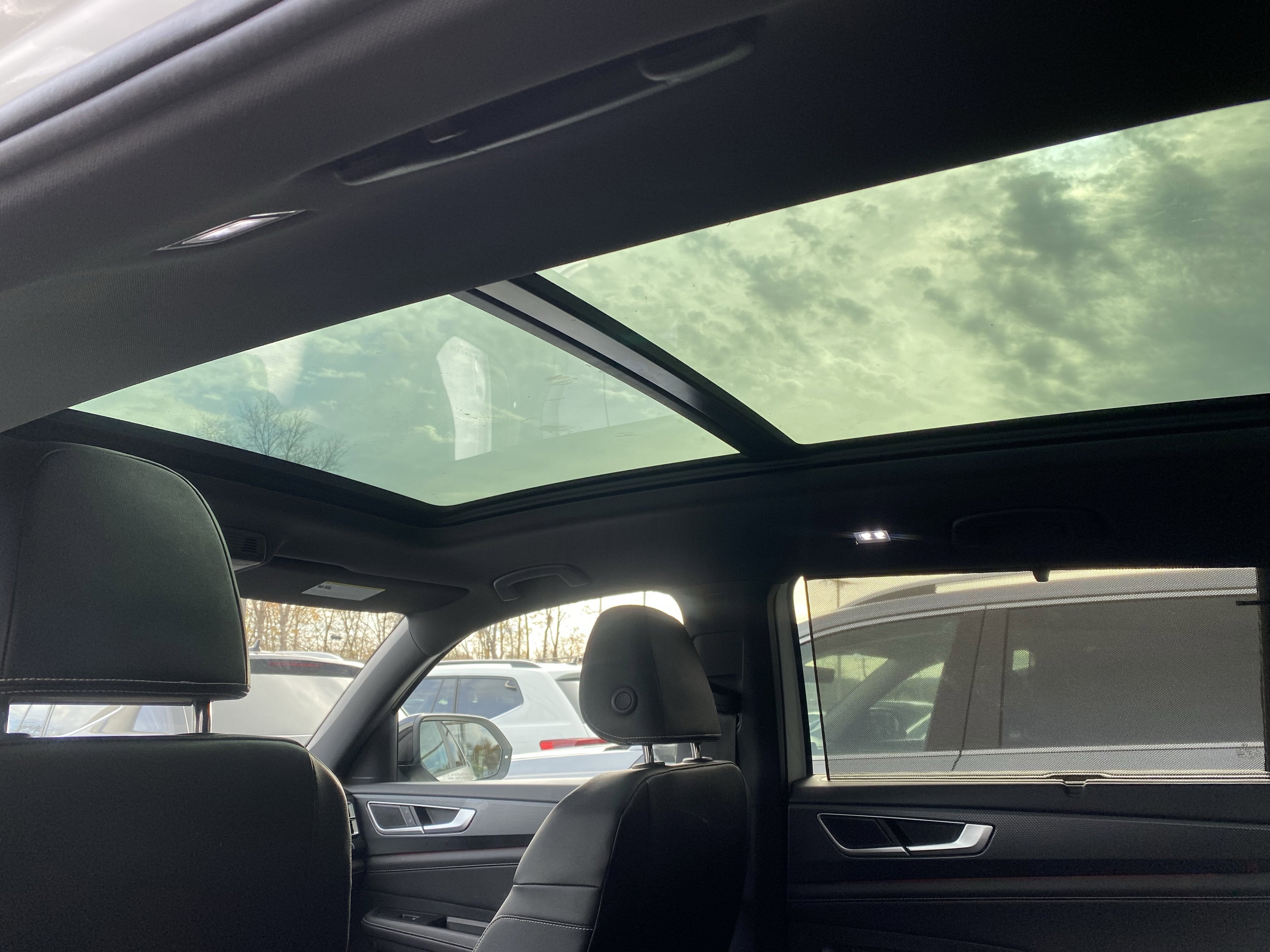 2025 Volkswagen Atlas Cross Sport 2.0T SEL R-Line Black