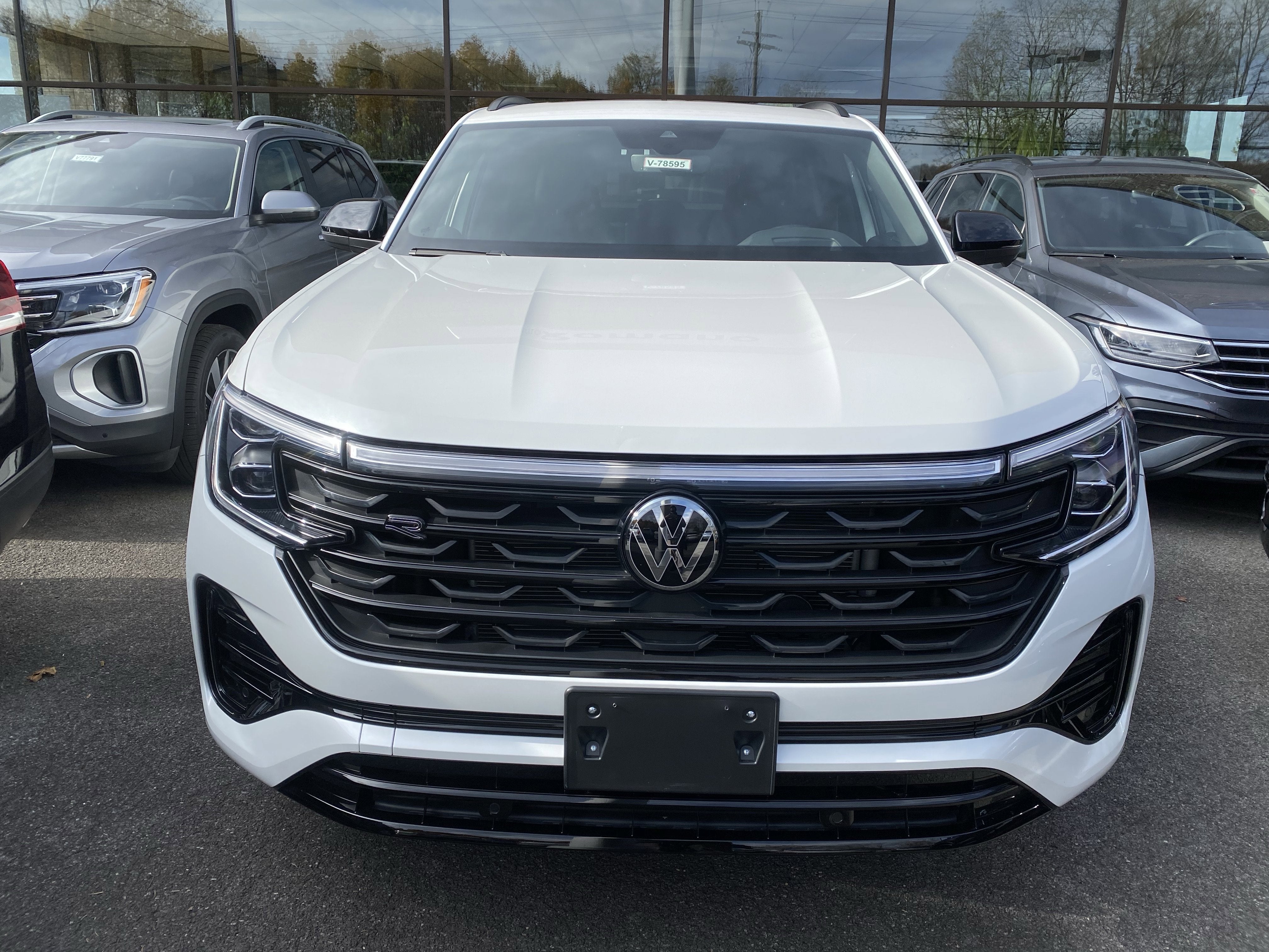 2025 Volkswagen Atlas Cross Sport 2.0T SEL R-Line Black