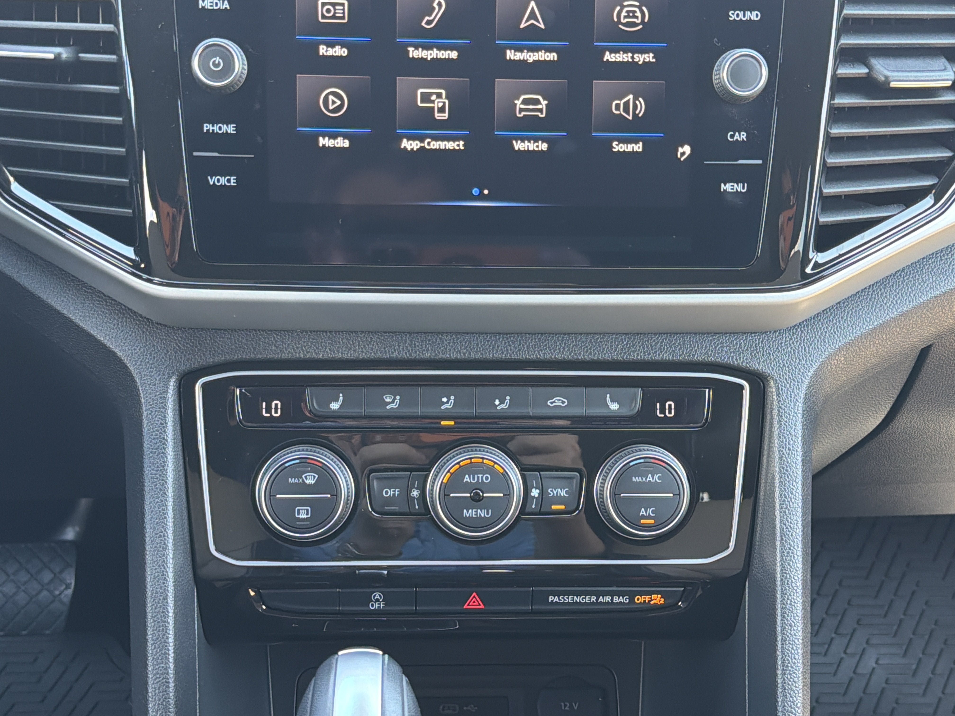 2023 Volkswagen Atlas Cross Sport 2.0T SE w/Technology 4MOTION