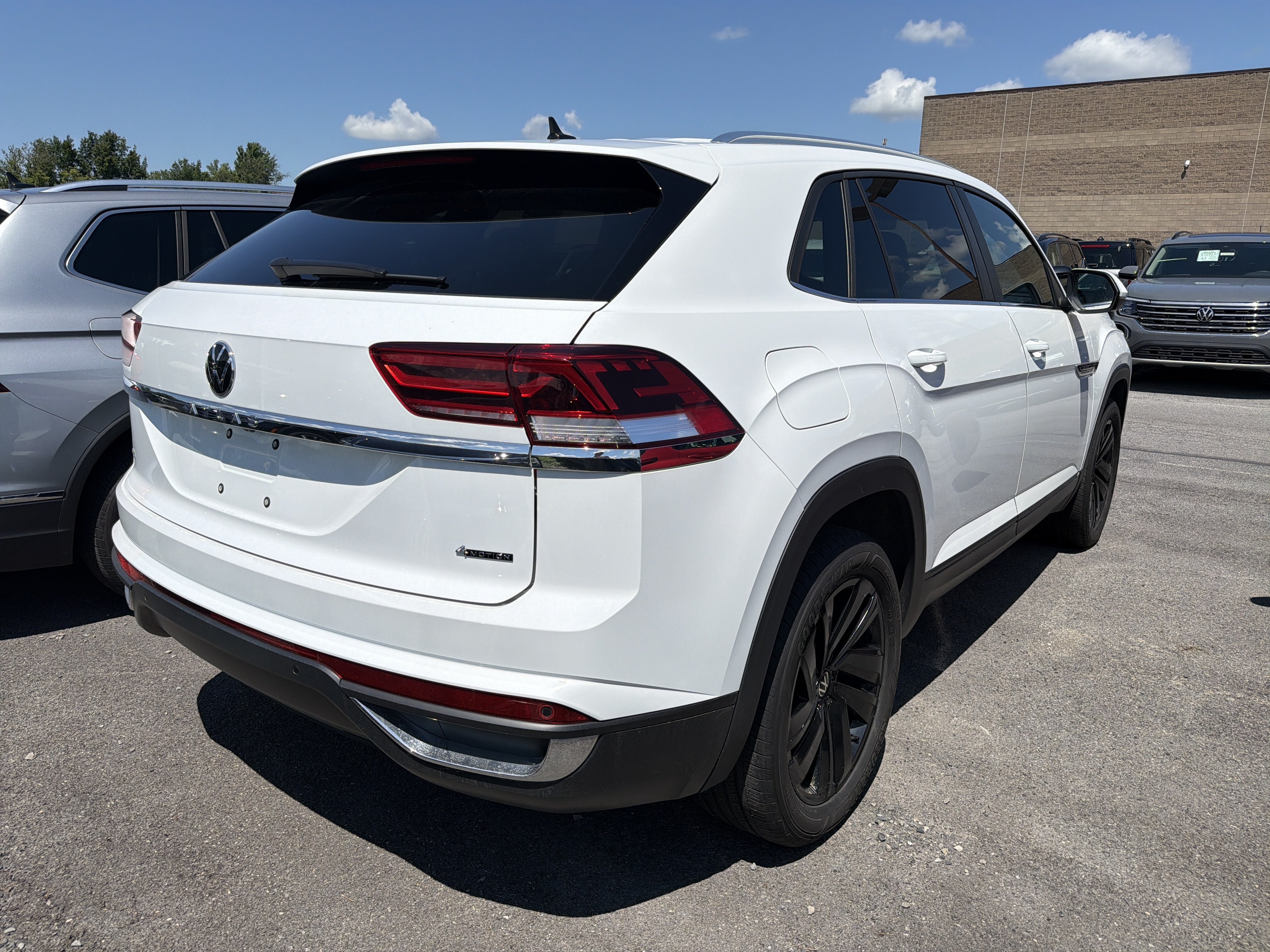 2023 Volkswagen Atlas Cross Sport 2.0T SE w/Technology 4MOTION