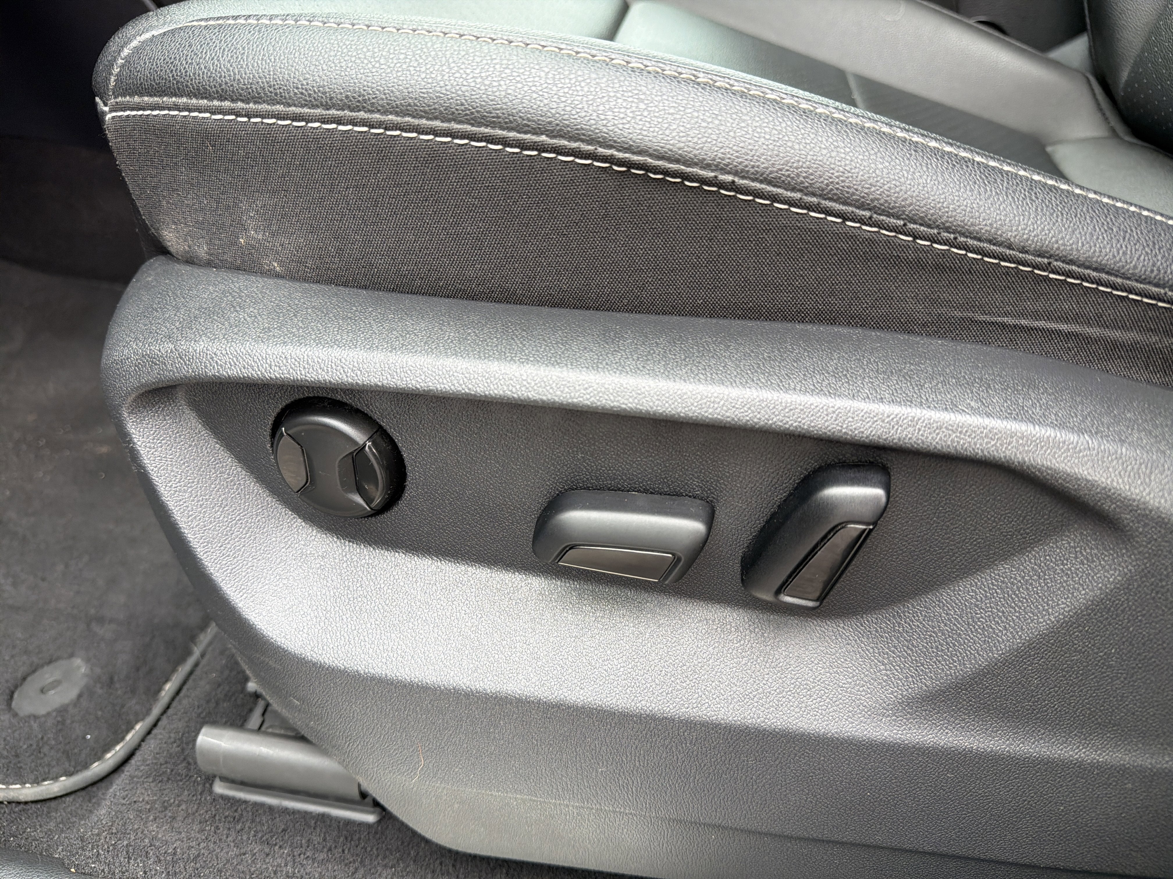 2023 Volkswagen Atlas 2.0T SE w/Technology 4MOTION