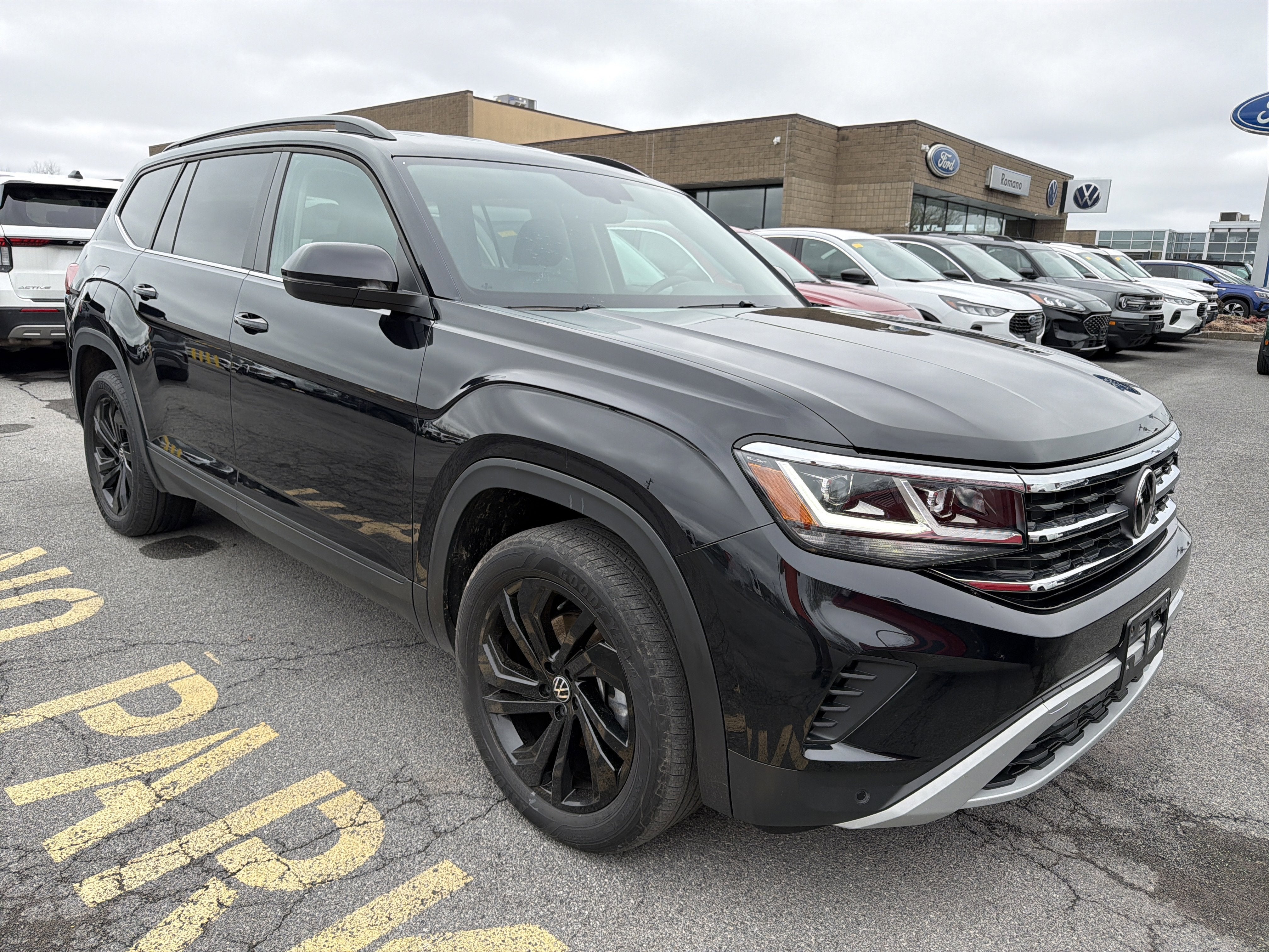 2023 Volkswagen Atlas 2.0T SE w/Technology 4MOTION