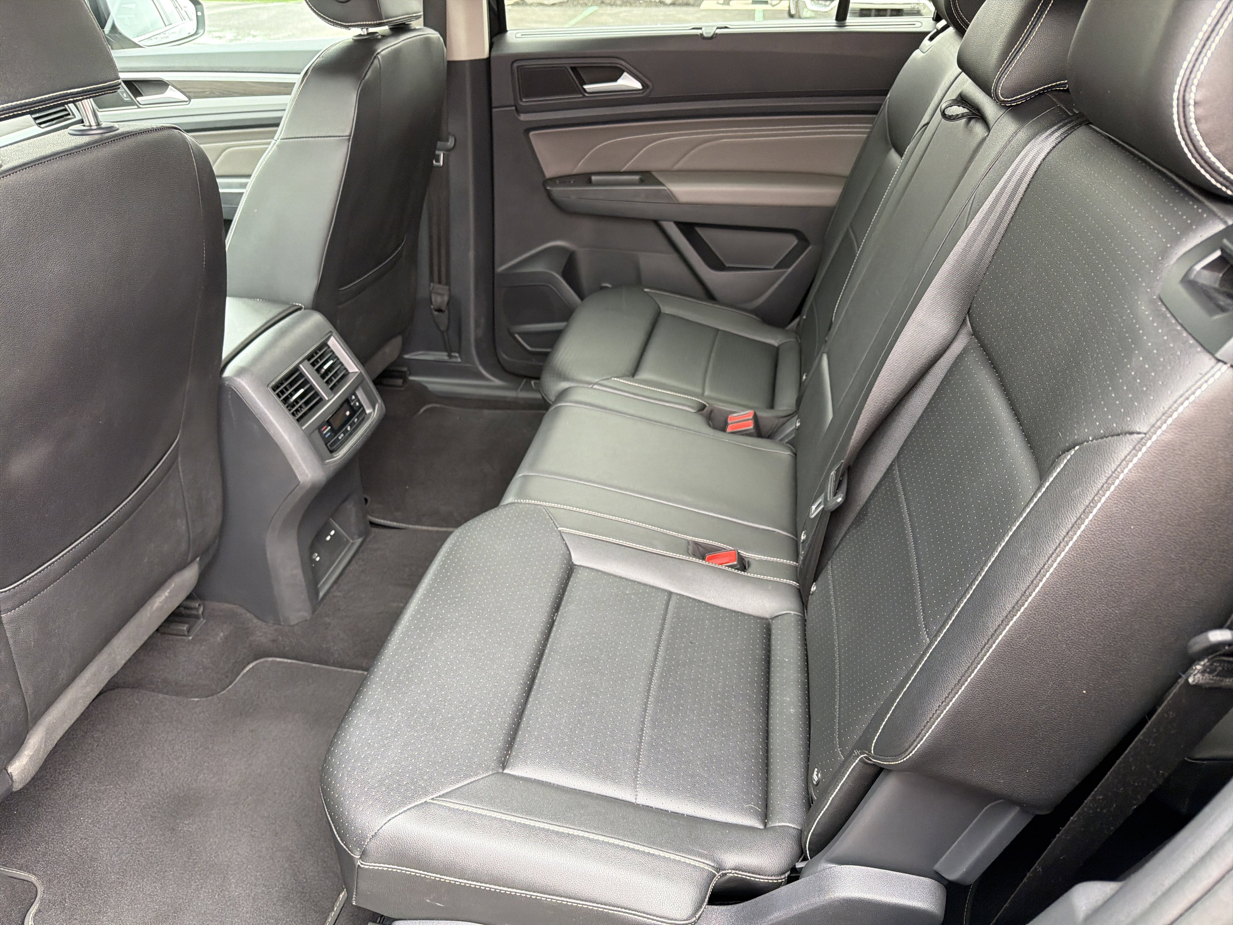 2023 Volkswagen Atlas 2.0T SE w/Technology 4MOTION