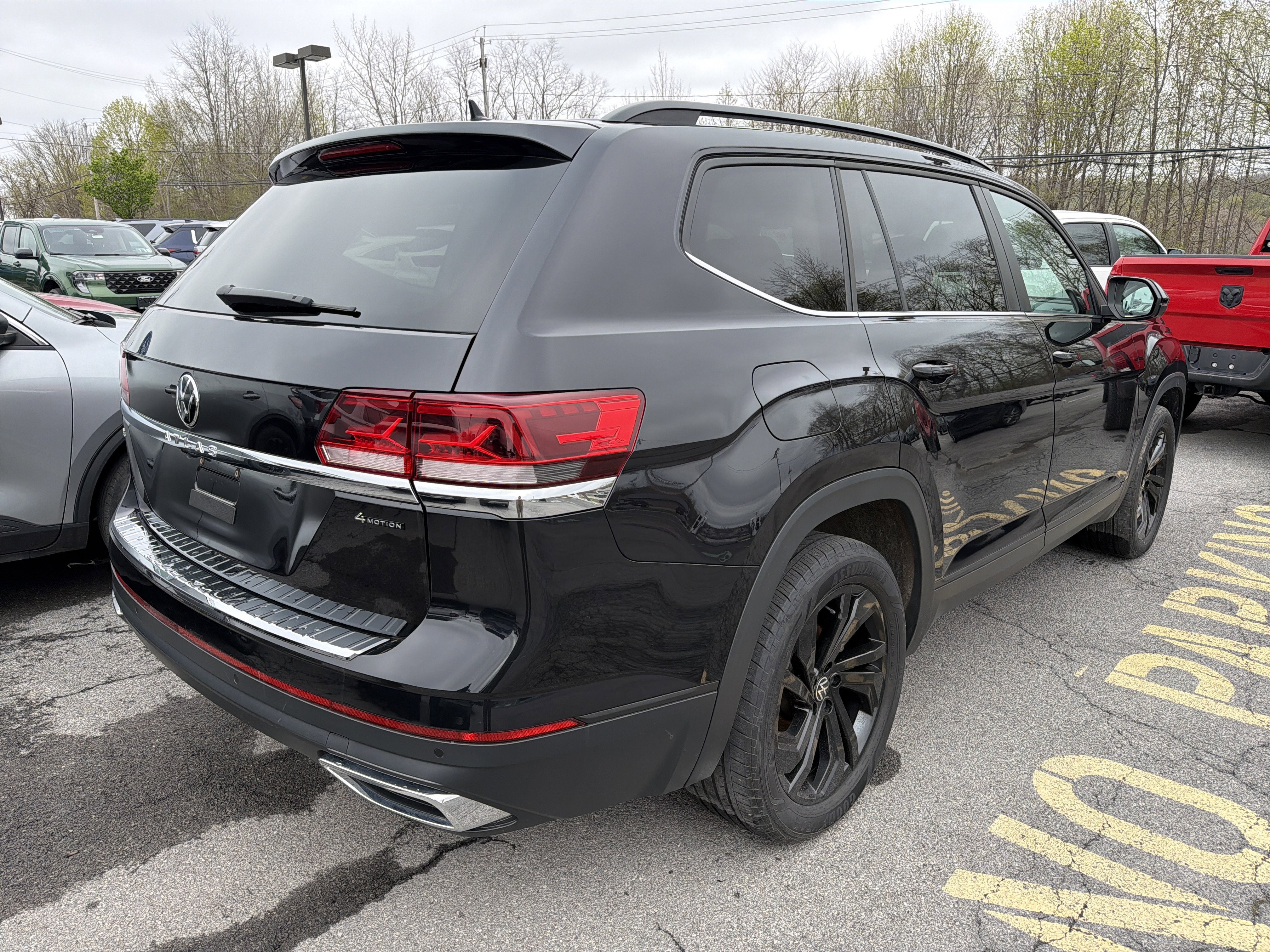 2023 Volkswagen Atlas 2.0T SE w/Technology 4MOTION