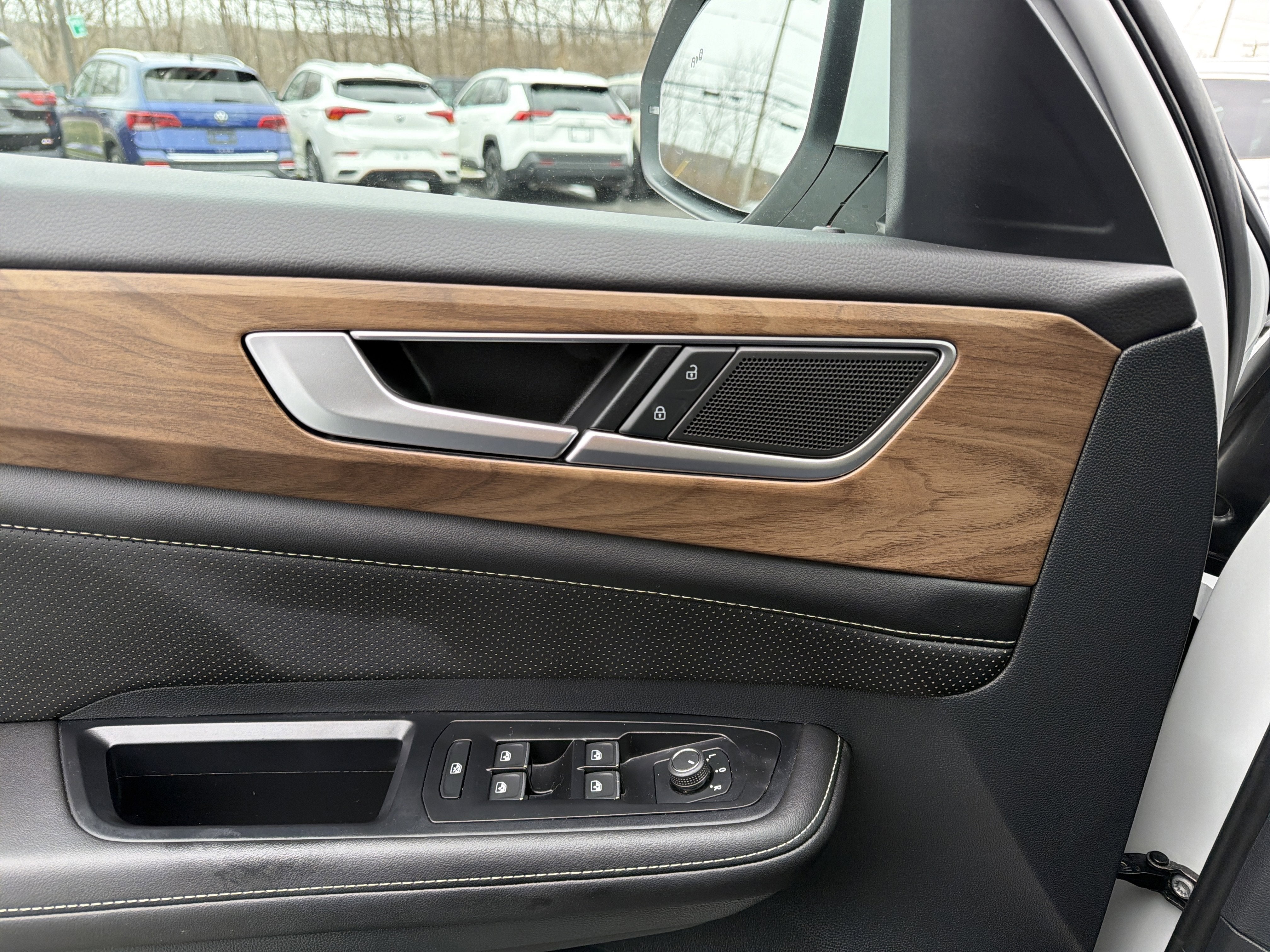 2025 Volkswagen Atlas 2.0T SE w/Technology 4MOTION