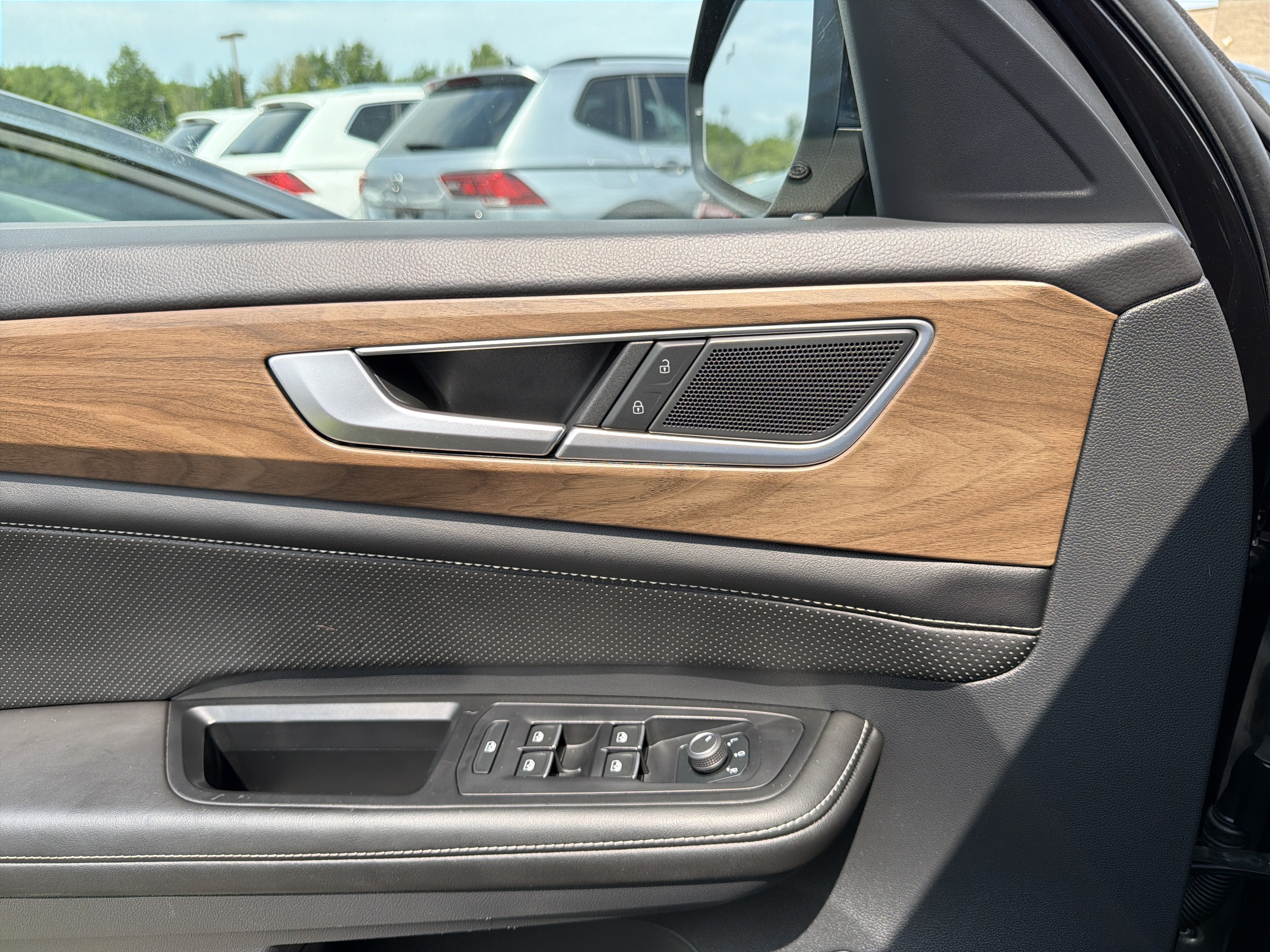 2024 Volkswagen Atlas 2.0T SE w/Technology 4MOTION