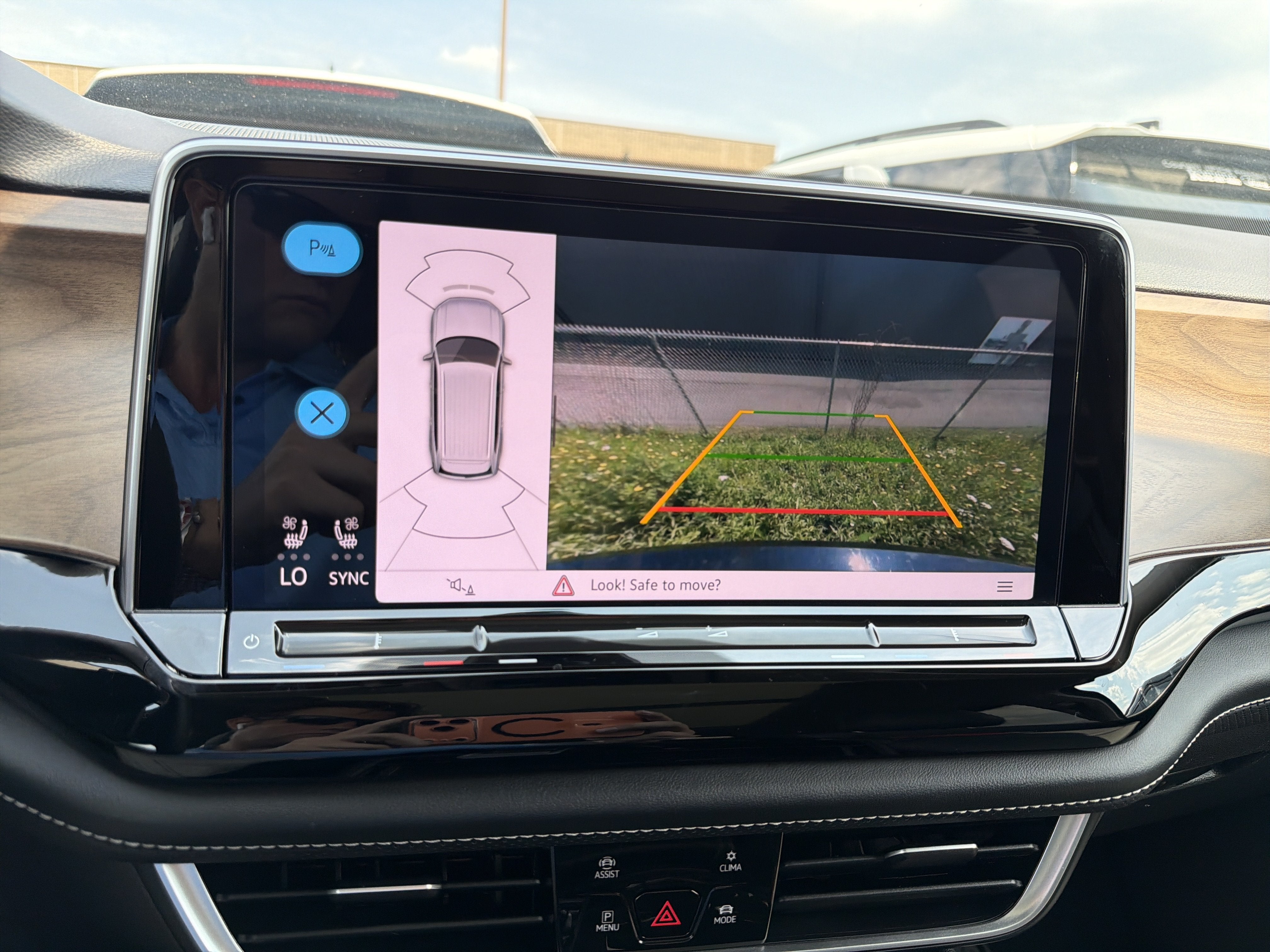 2024 Volkswagen Atlas 2.0T SE w/Technology 4MOTION