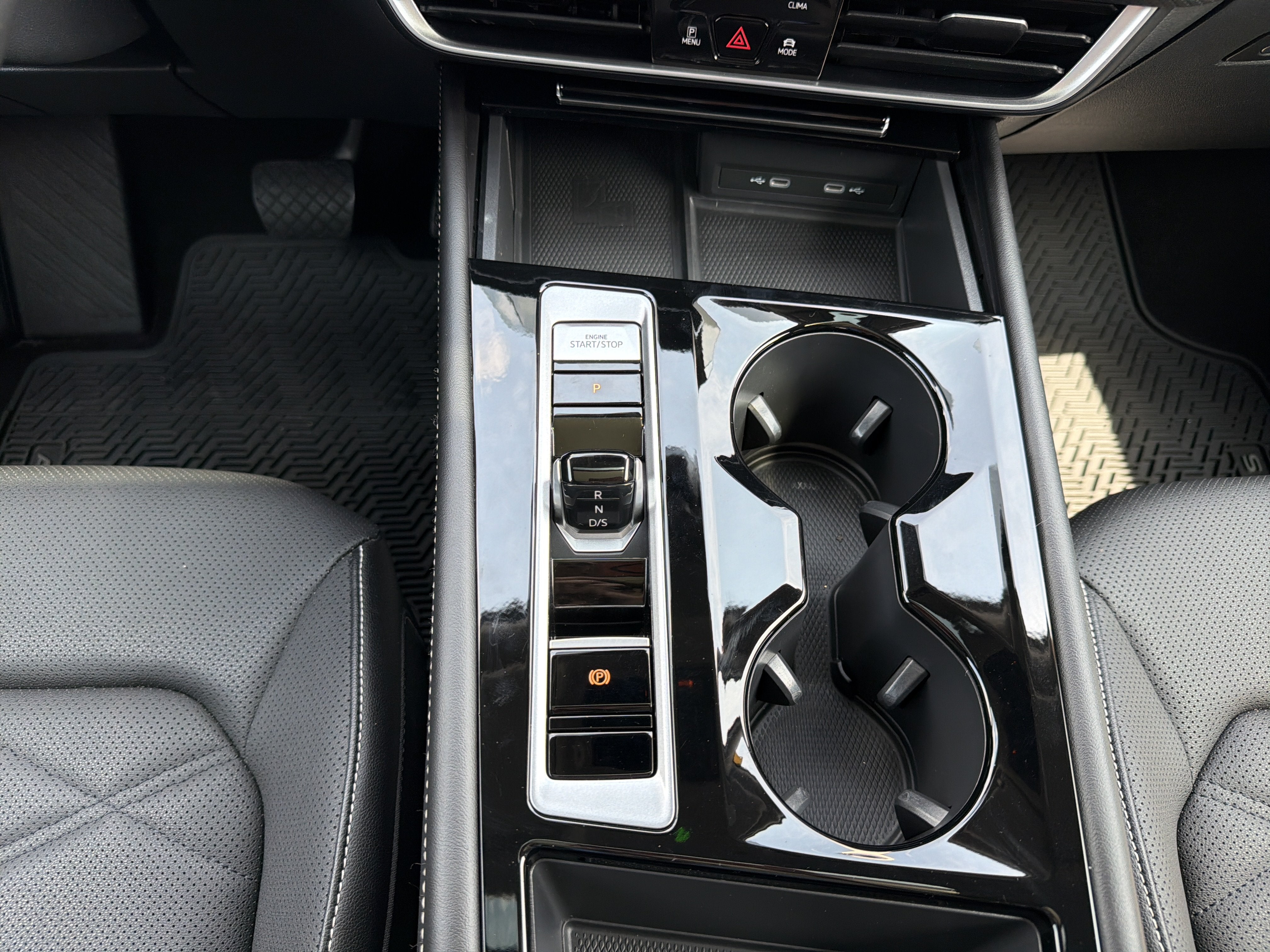 2024 Volkswagen Atlas 2.0T SE w/Technology 4MOTION