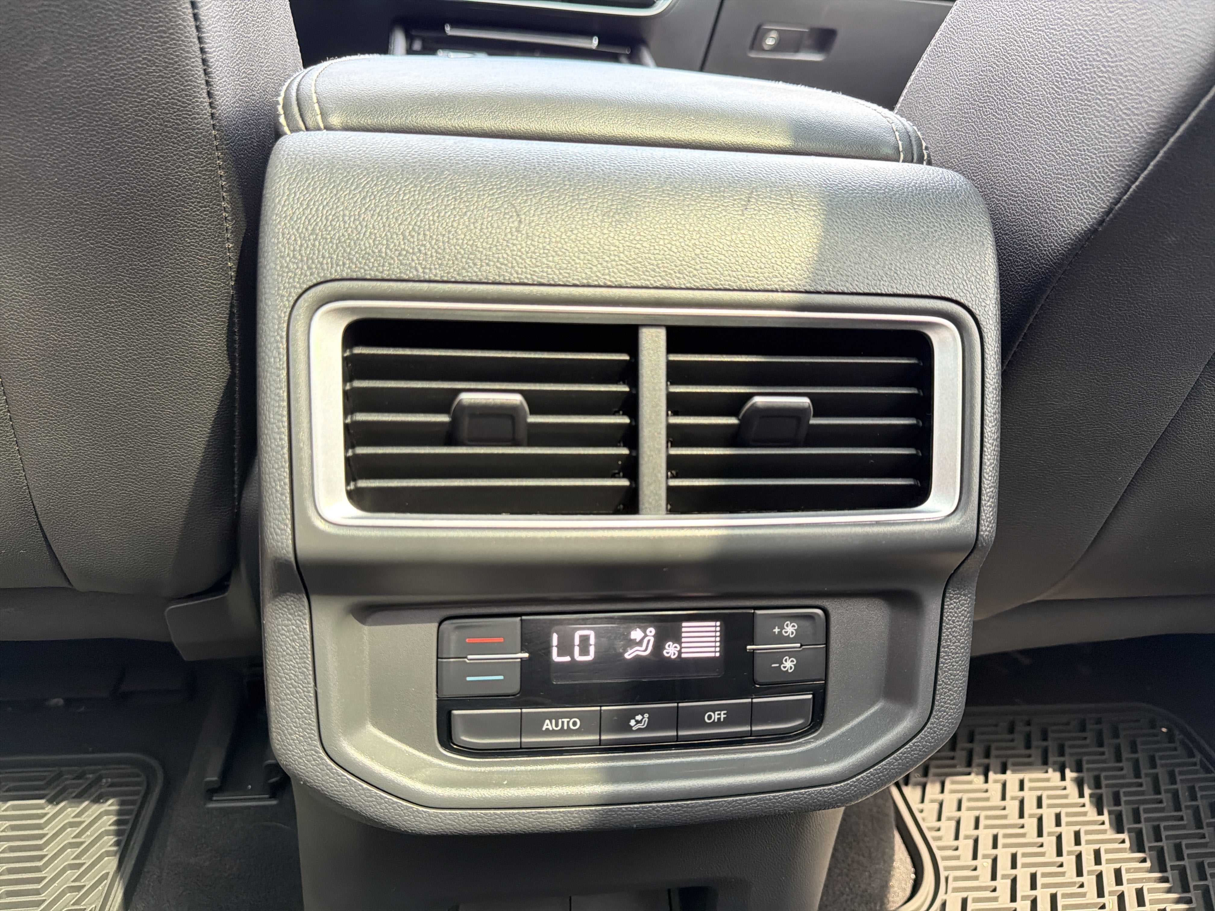 2024 Volkswagen Atlas 2.0T SE w/Technology 4MOTION