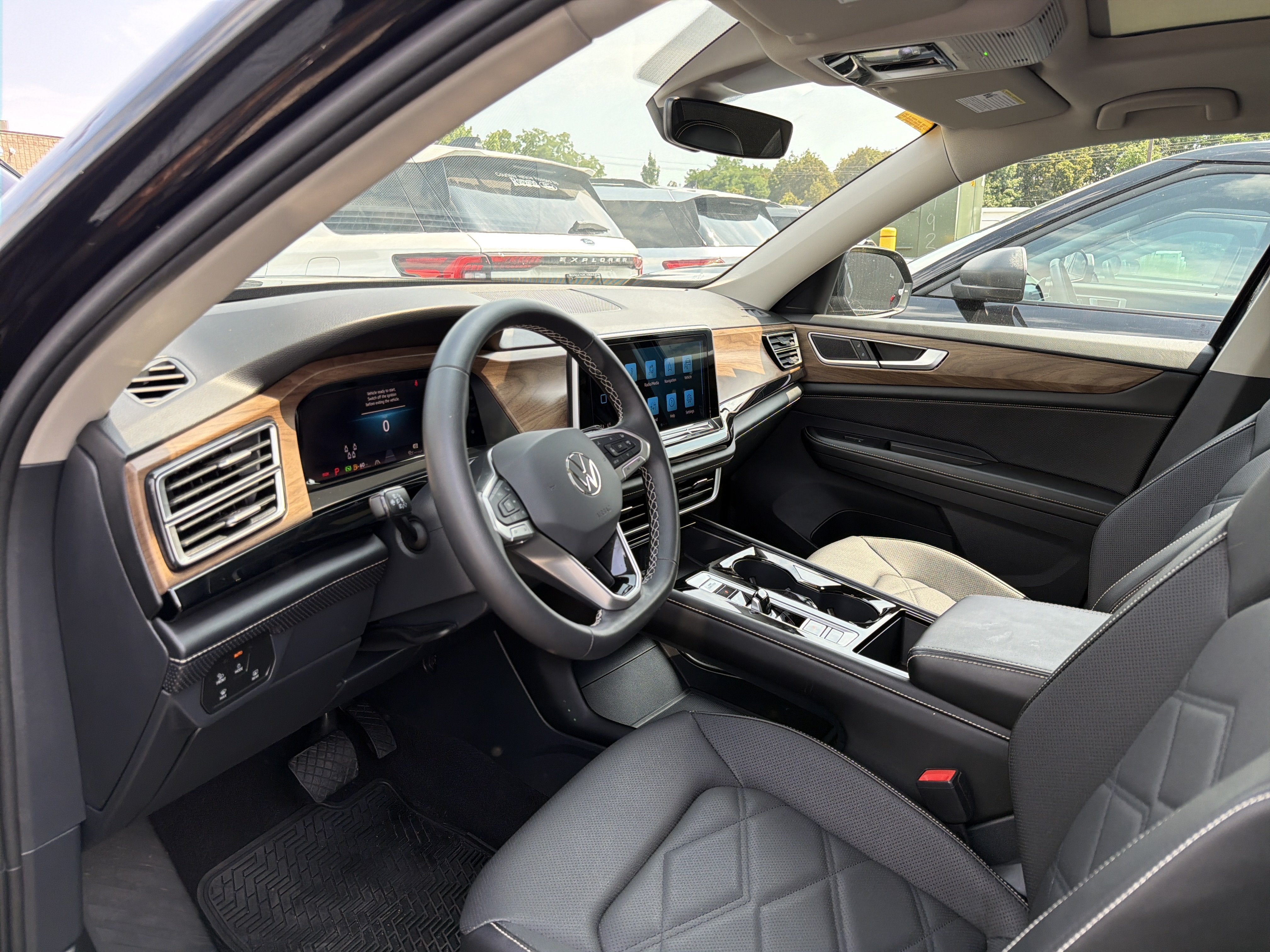 2024 Volkswagen Atlas 2.0T SE w/Technology 4MOTION