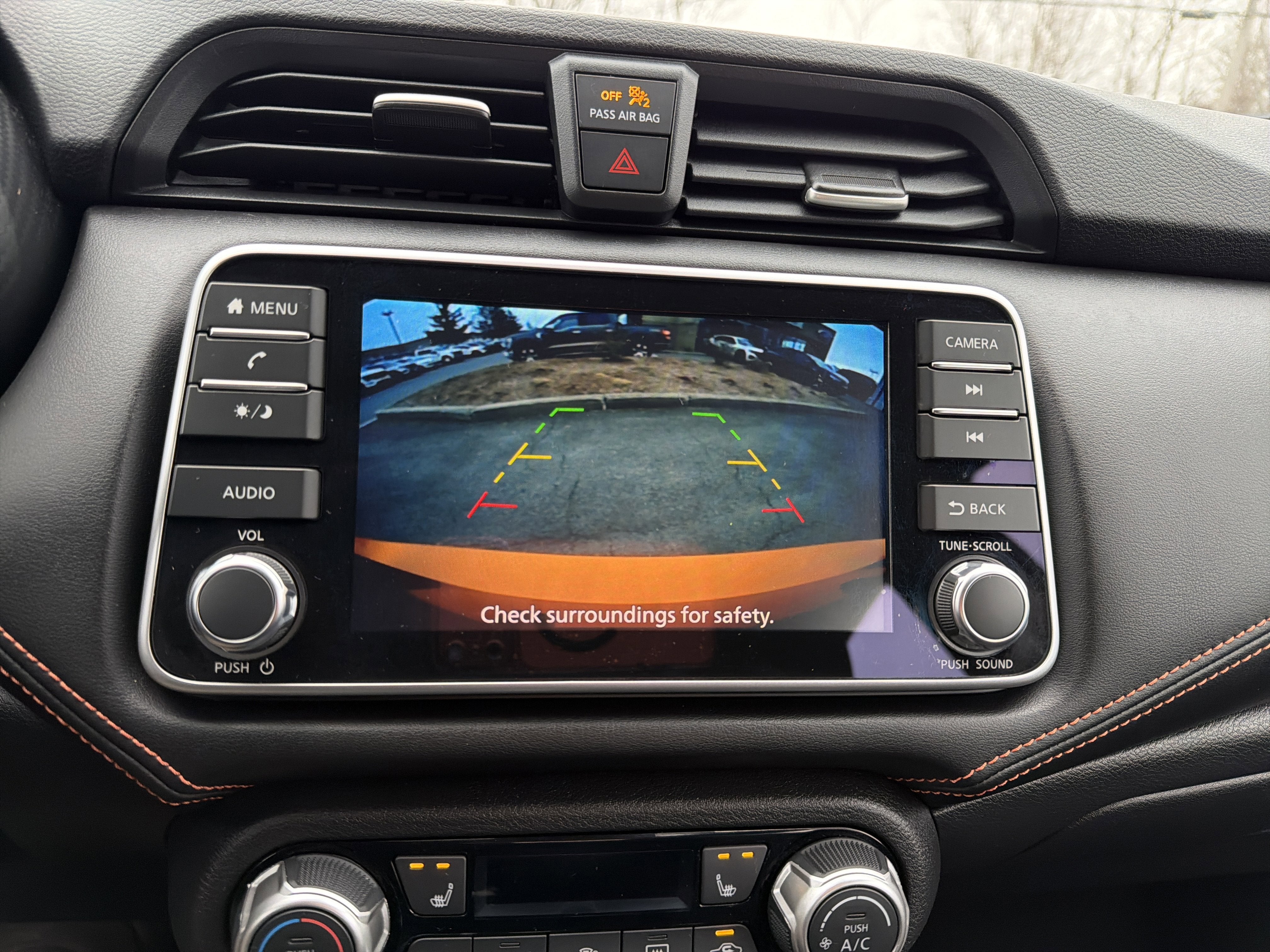 2022 Nissan Versa SR