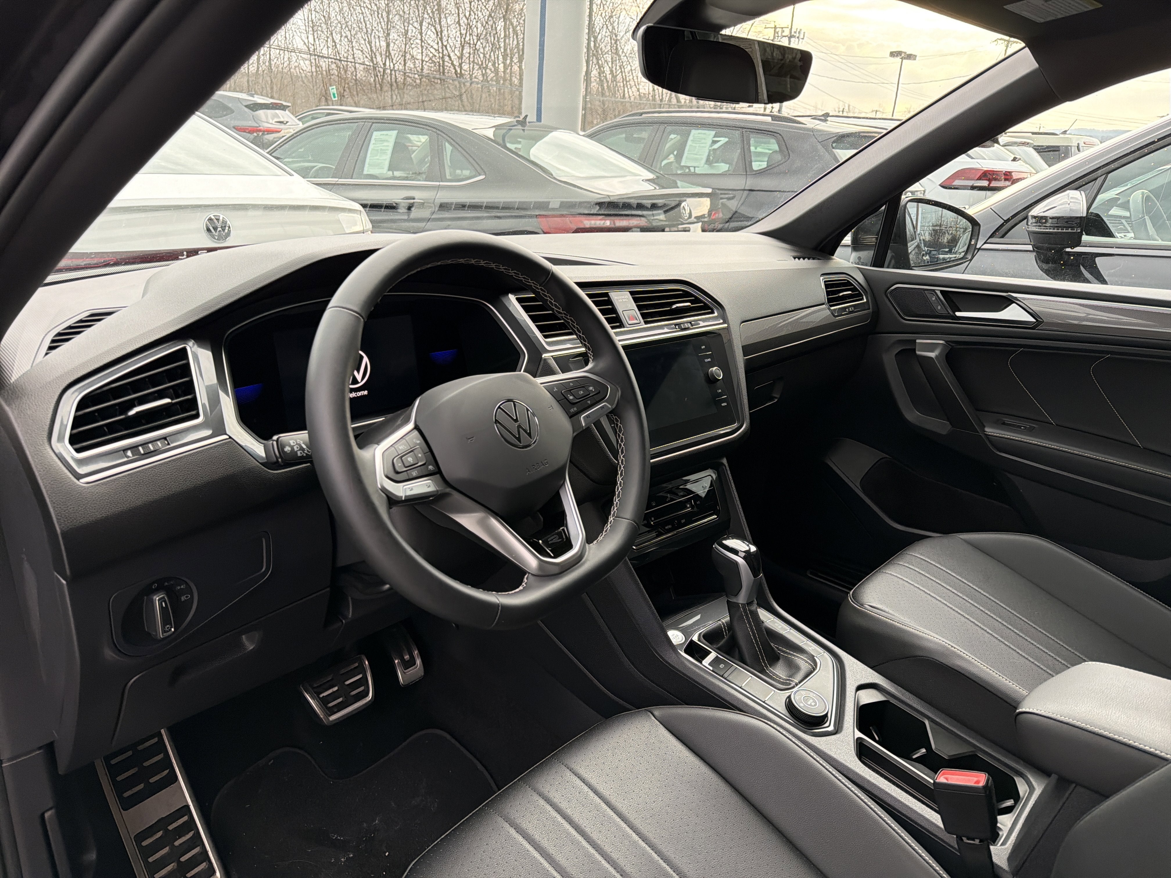 2023 Volkswagen Tiguan SE R-Line Black