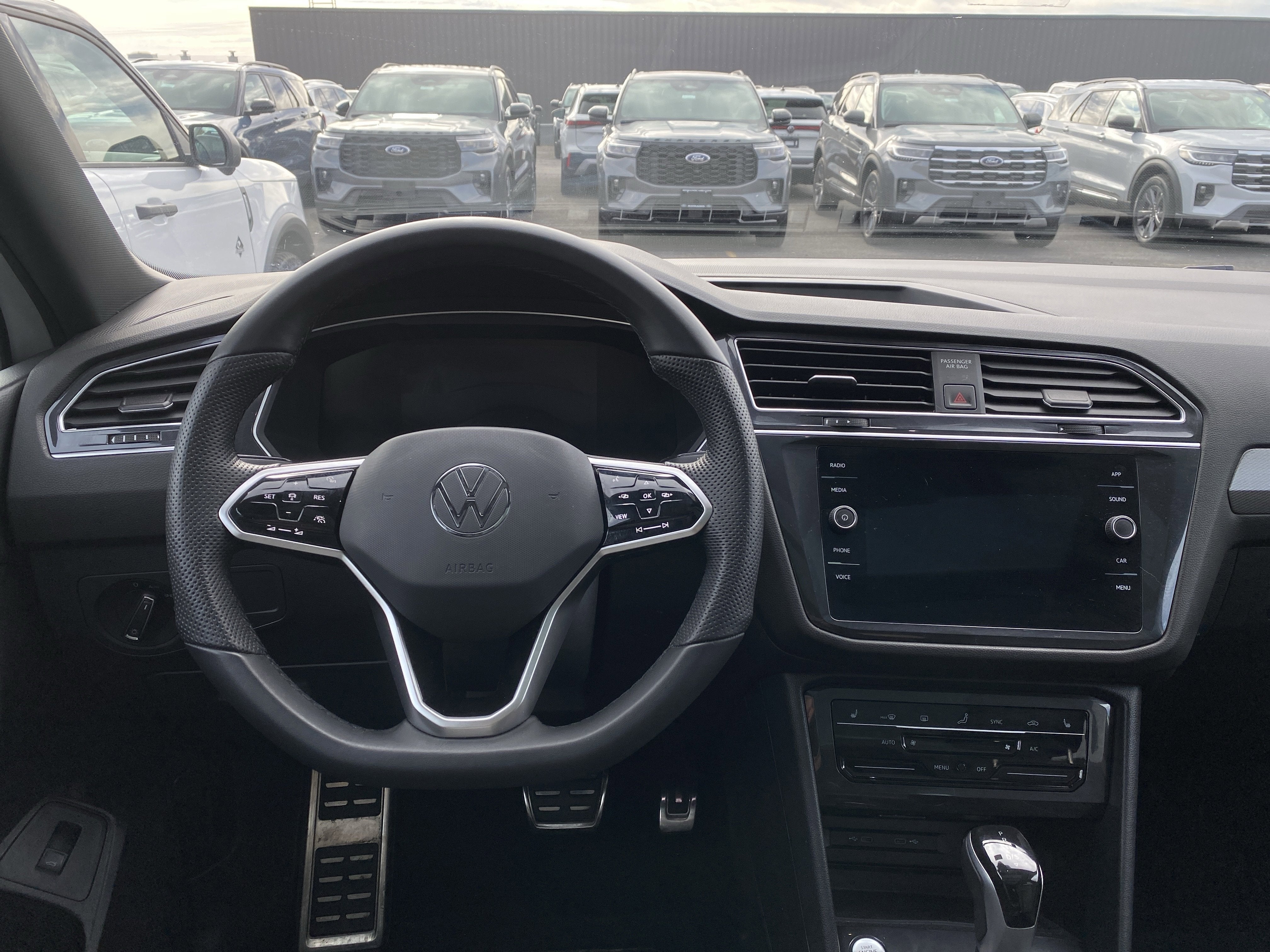 2024 Volkswagen Tiguan SE R-Line Black