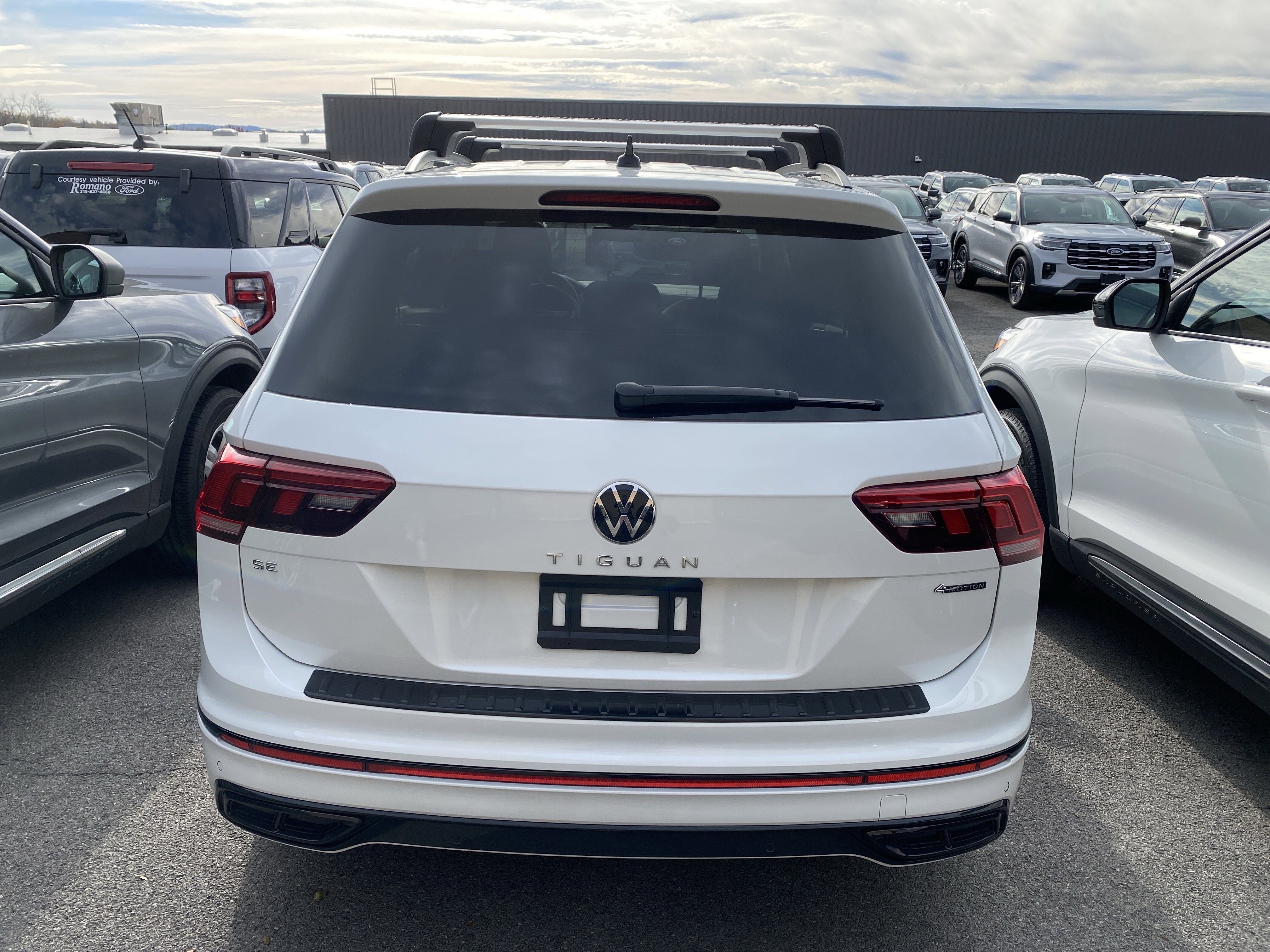 2024 Volkswagen Tiguan SE R-Line Black